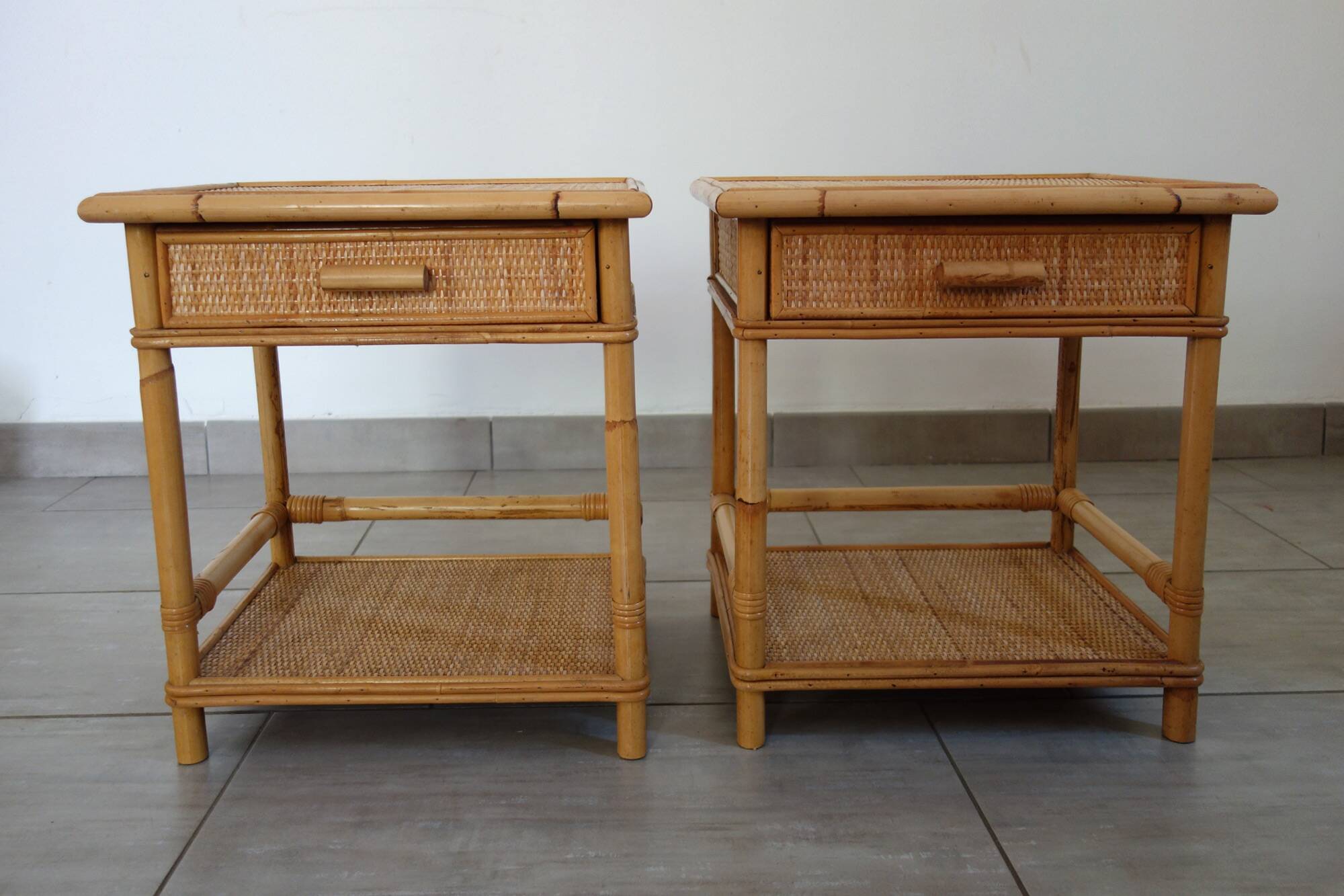 Pair of woven wicker and bamboo bedside tables, 70s/80s.
