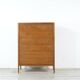 Commode / Tallboy vintage du milieu du siècle « Heal » en noyer. Style moderne/danois.
