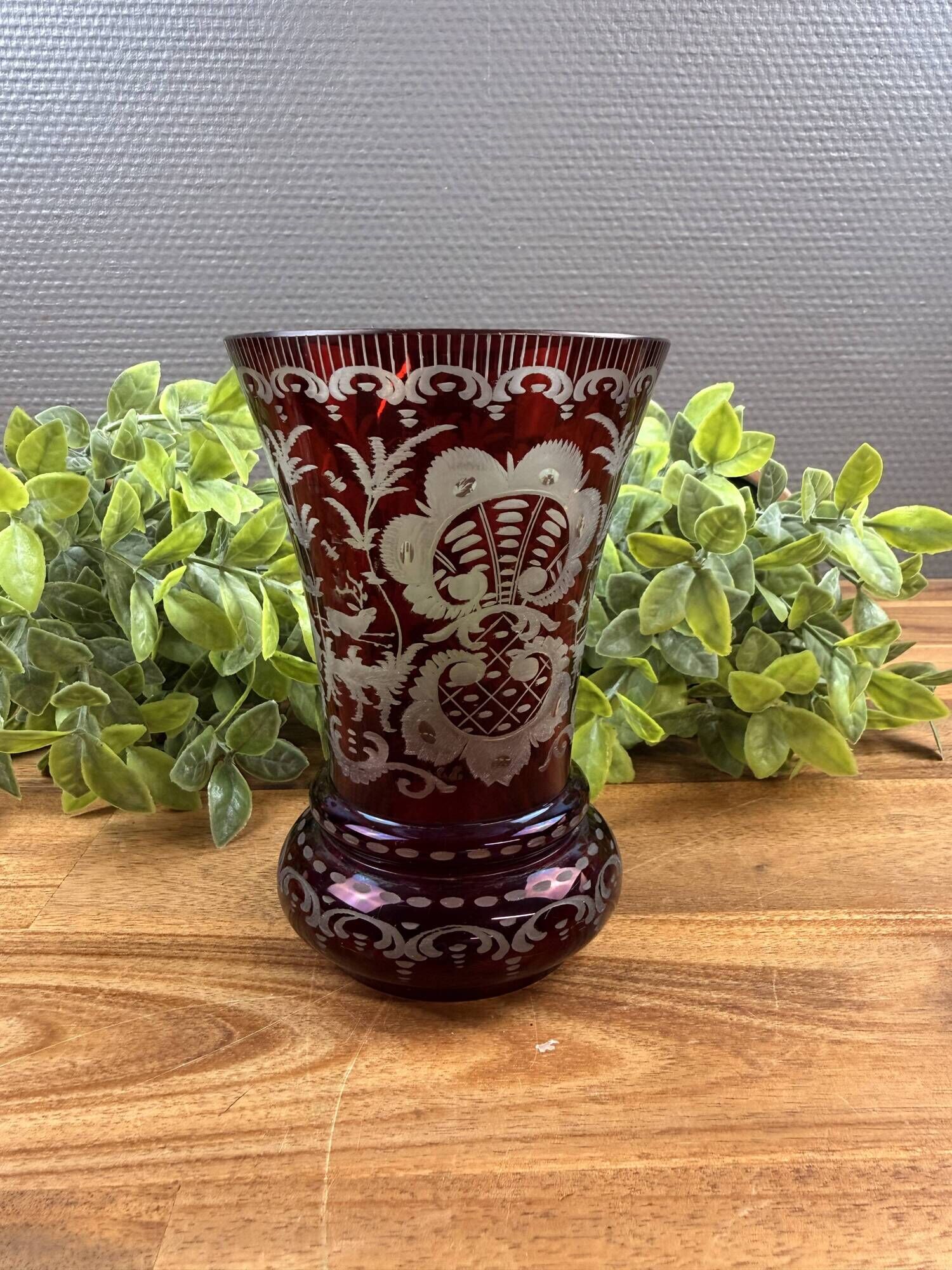 Hand-engraved red Bohemian crystal vase – Floral decoration