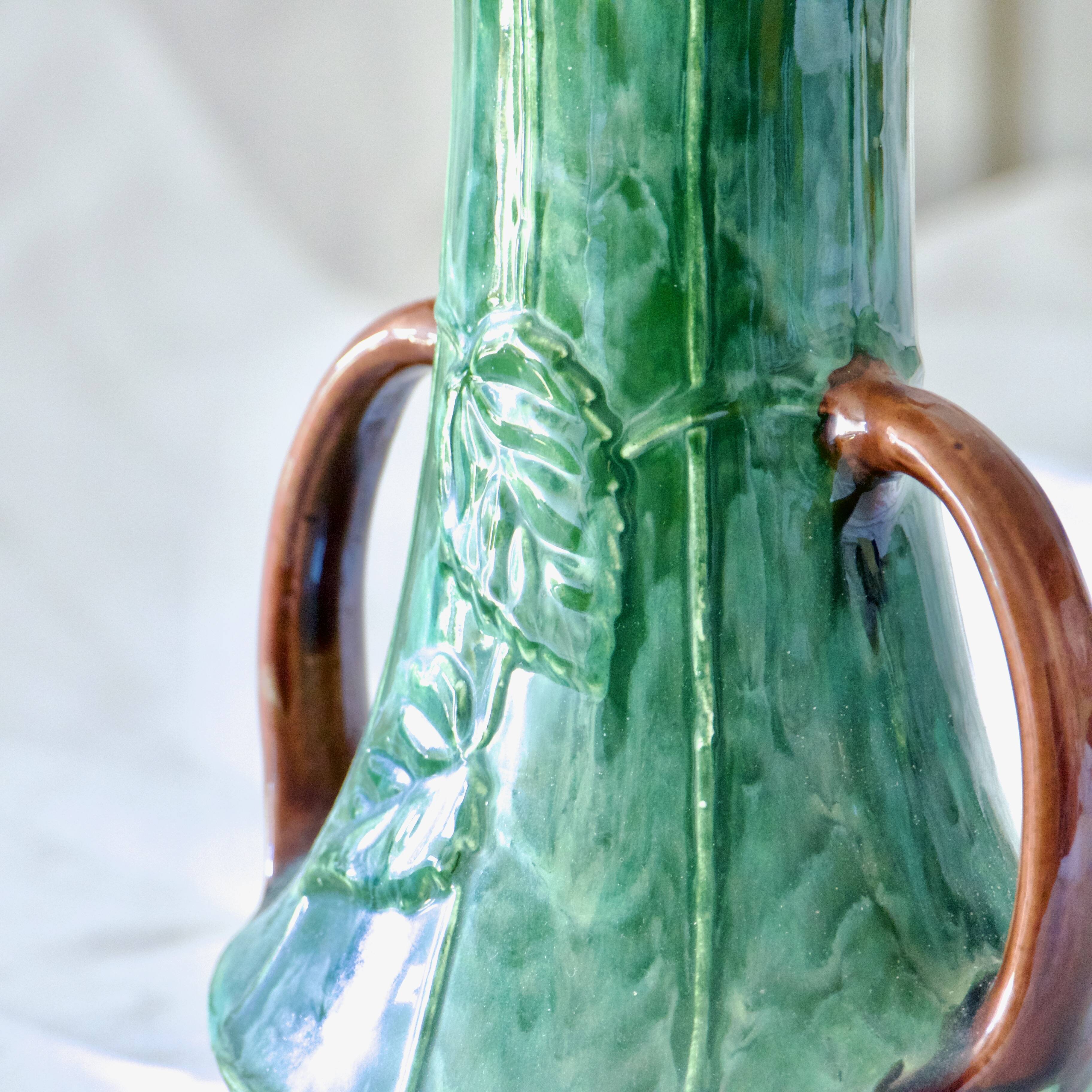 Vase ancien Art Nouveau XIXe en barbotine fleurs de Pensées