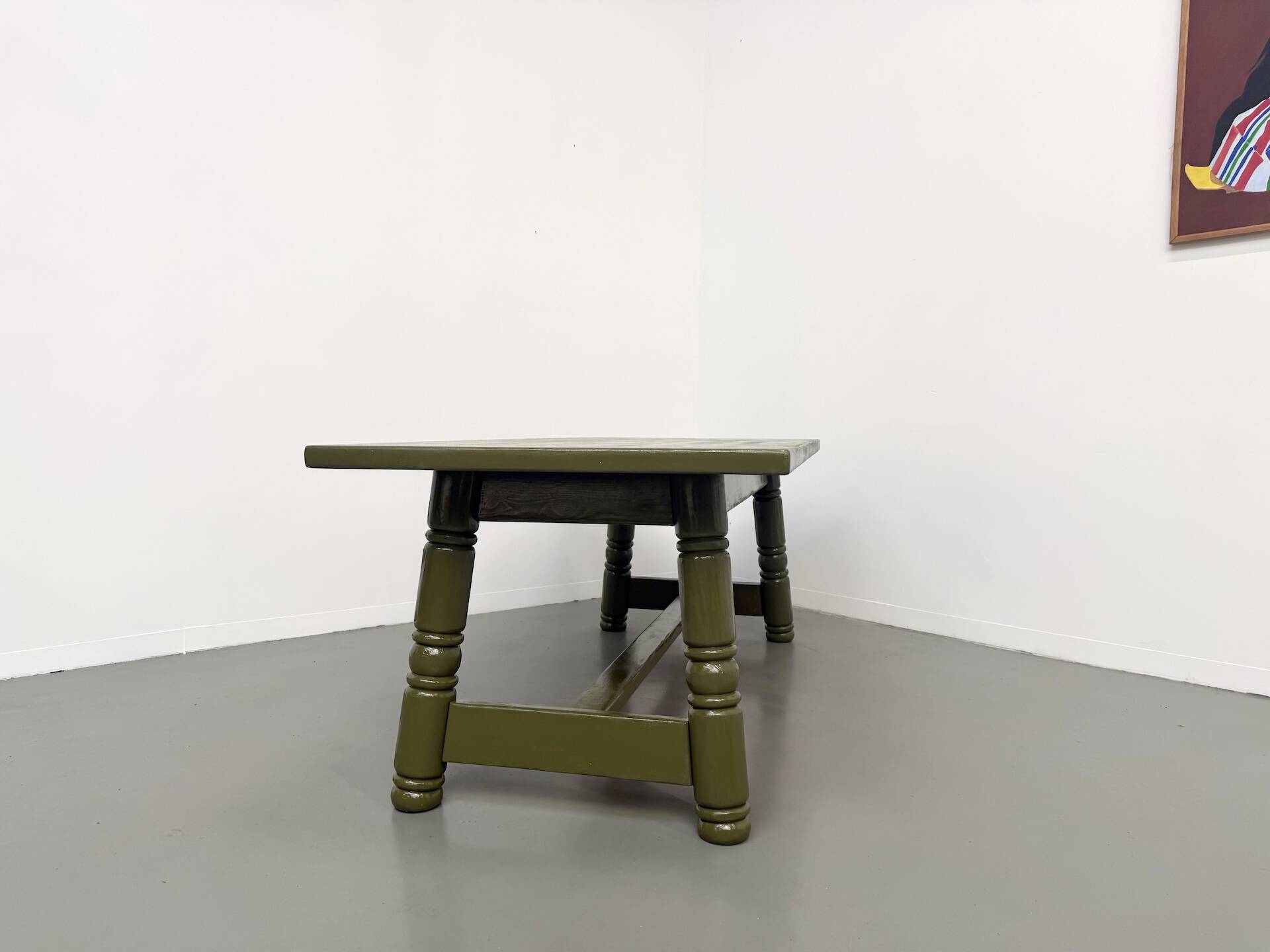 Glossy olive green lacquered dining table — DLG Georges Robert, Circa 1970