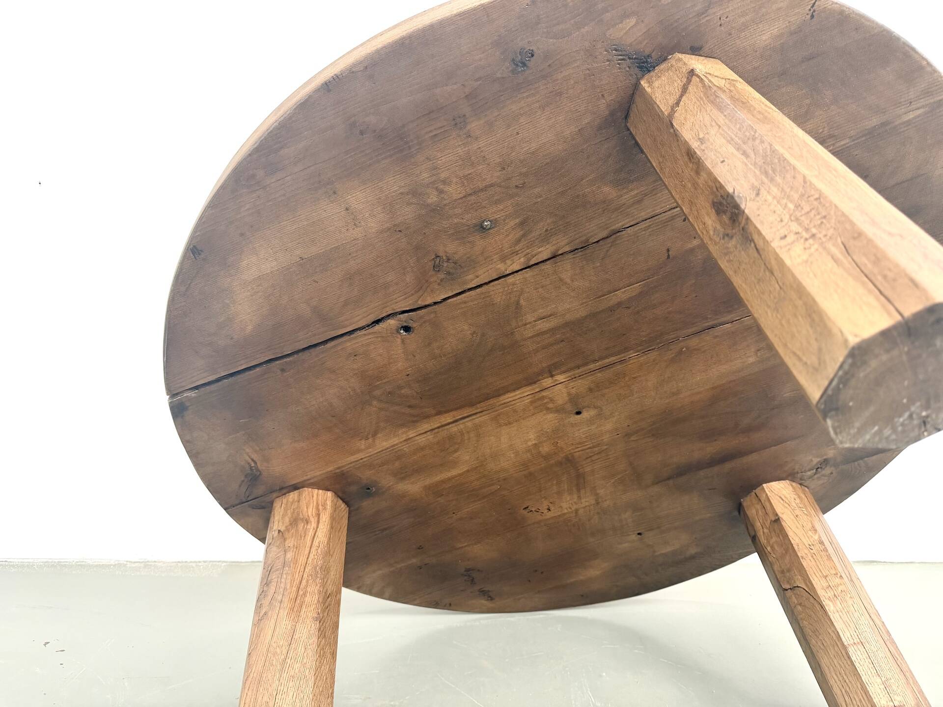 Round coffee table in solid oak, octagonal legs, France, 1950s.