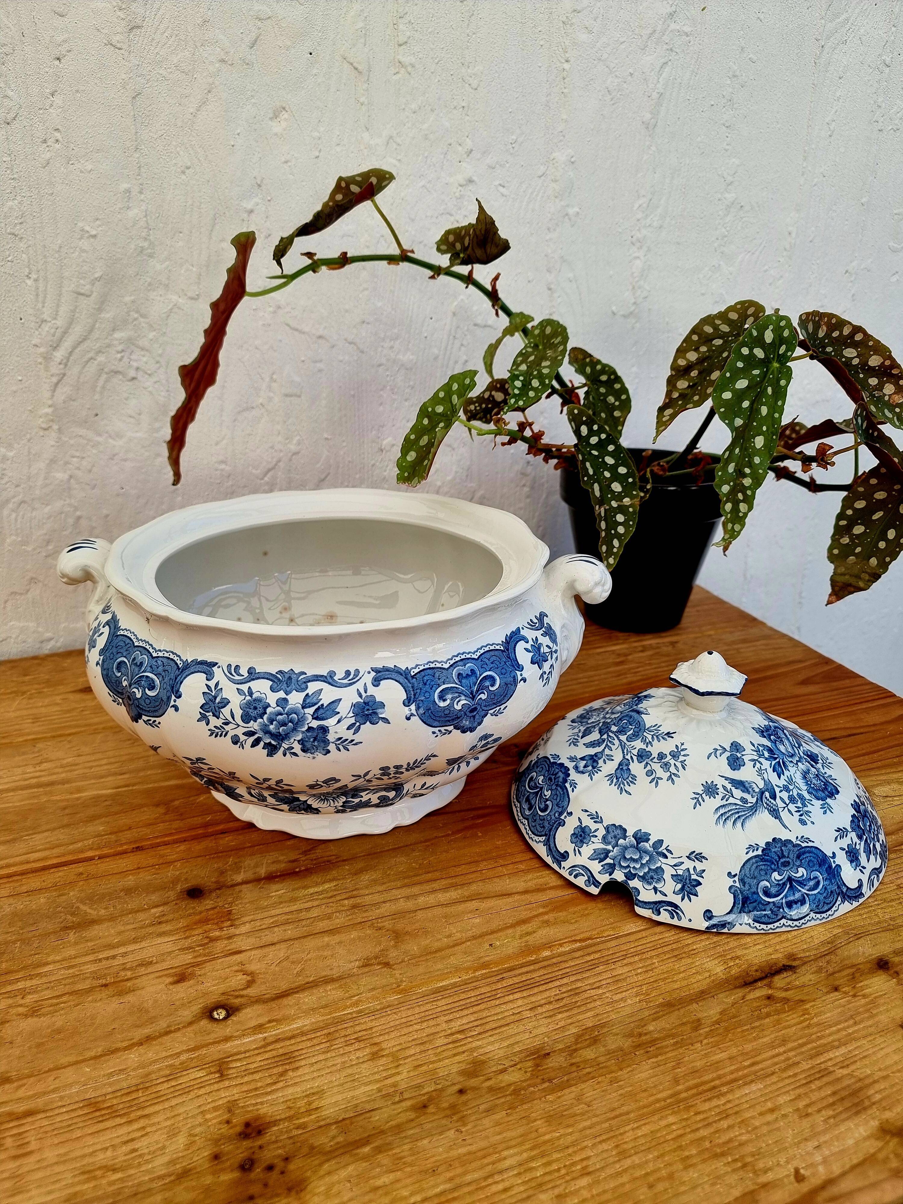 Old Ridgway Staffordshire Windsor model tureen