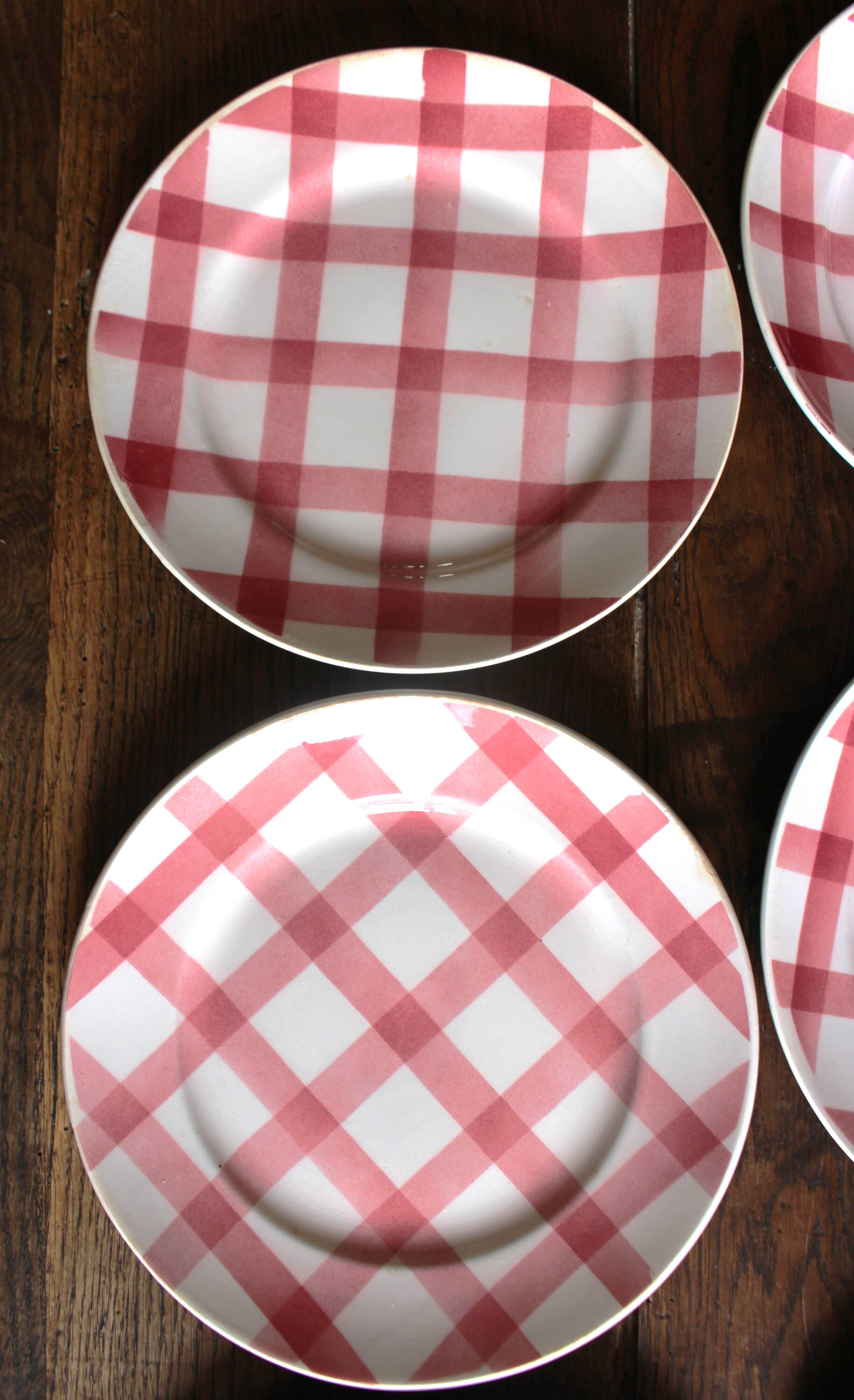 A set of 6 flat plates Nappe Rose Moulin des Loups