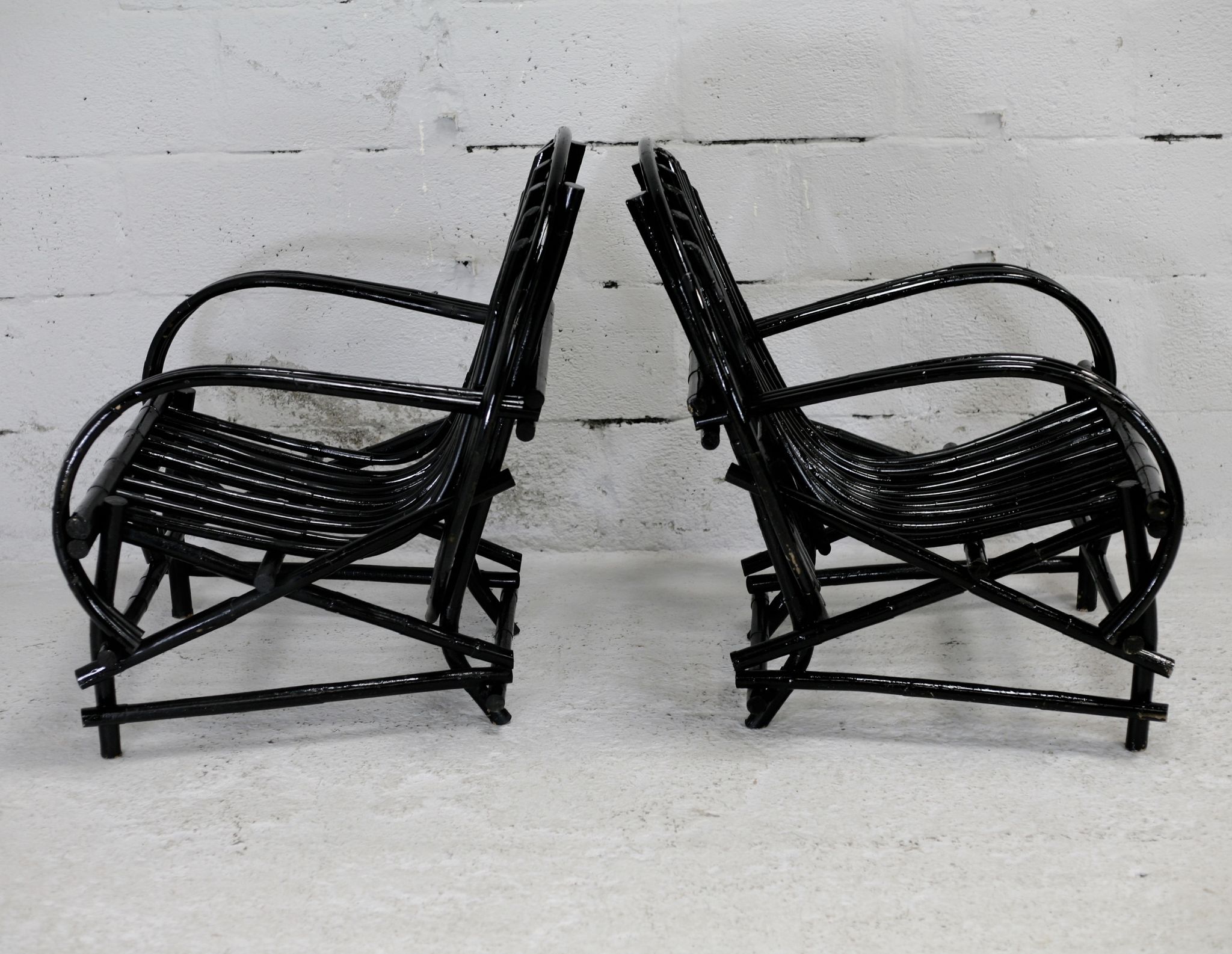 Pair of black lacquered rattan armchairs. France, cira 1960.