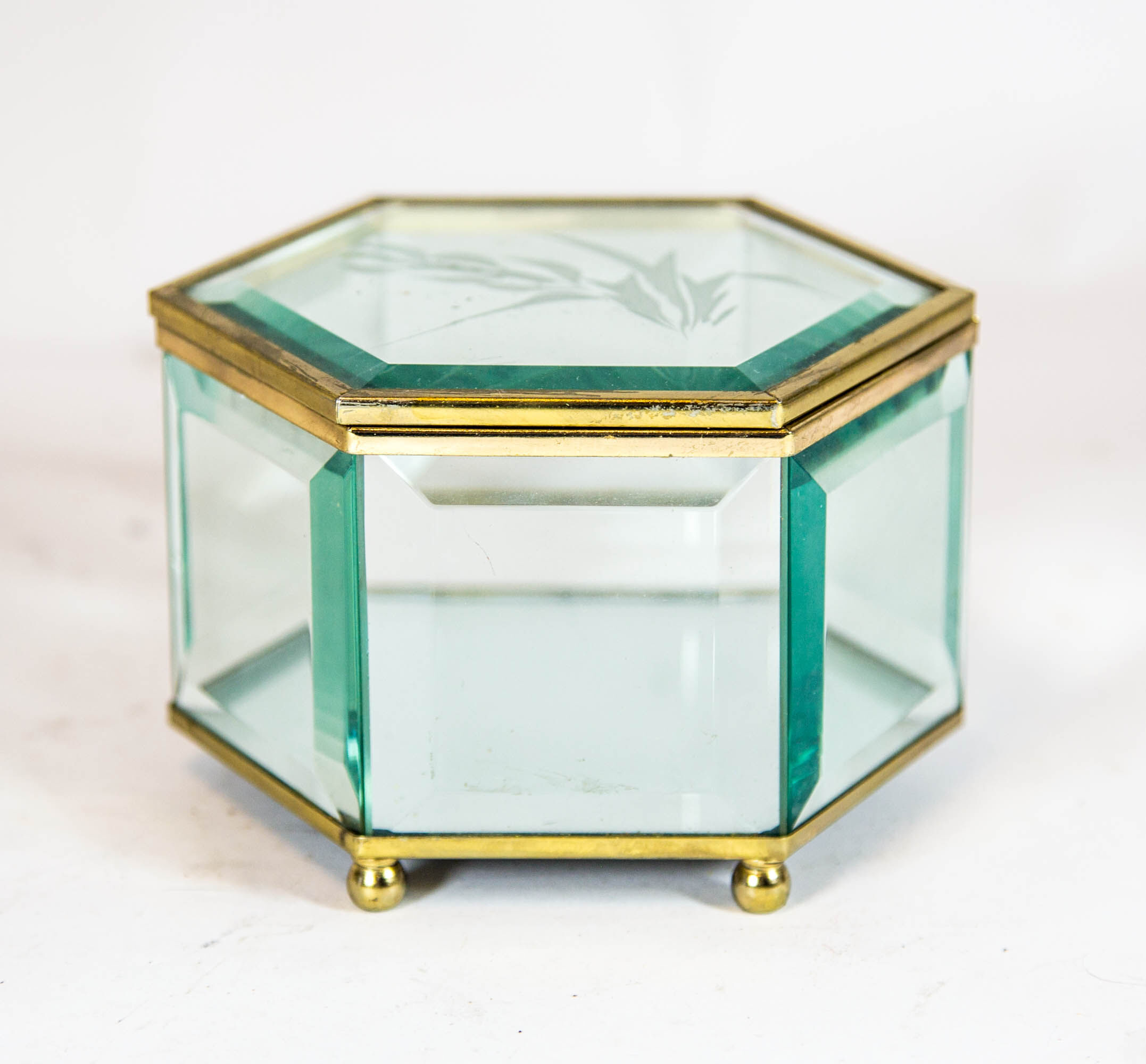 Boîte à bijoux vintage verre en laiton et à facettes conception hexagonale