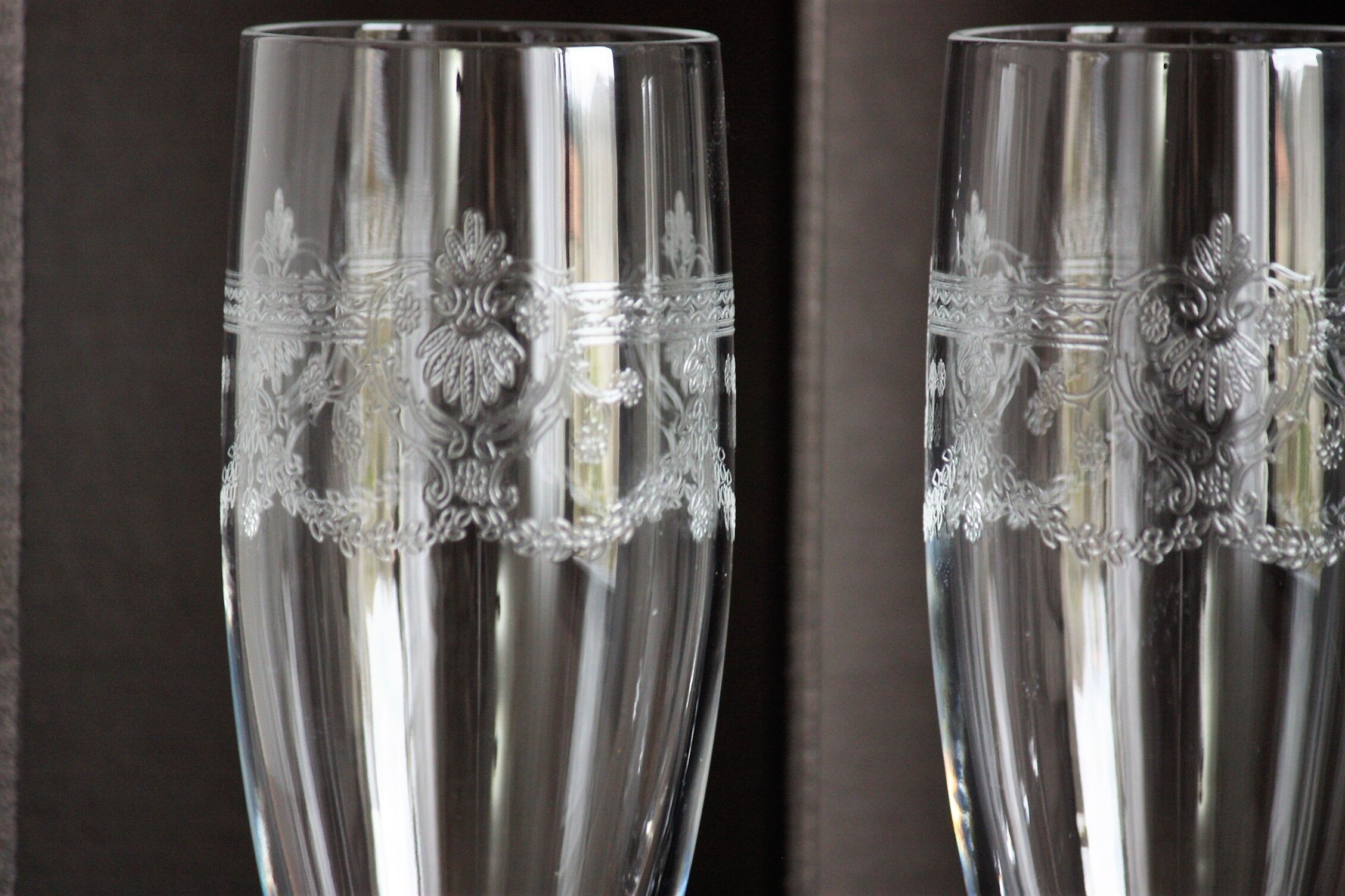 2 crystal champagne flutes of engraved arches