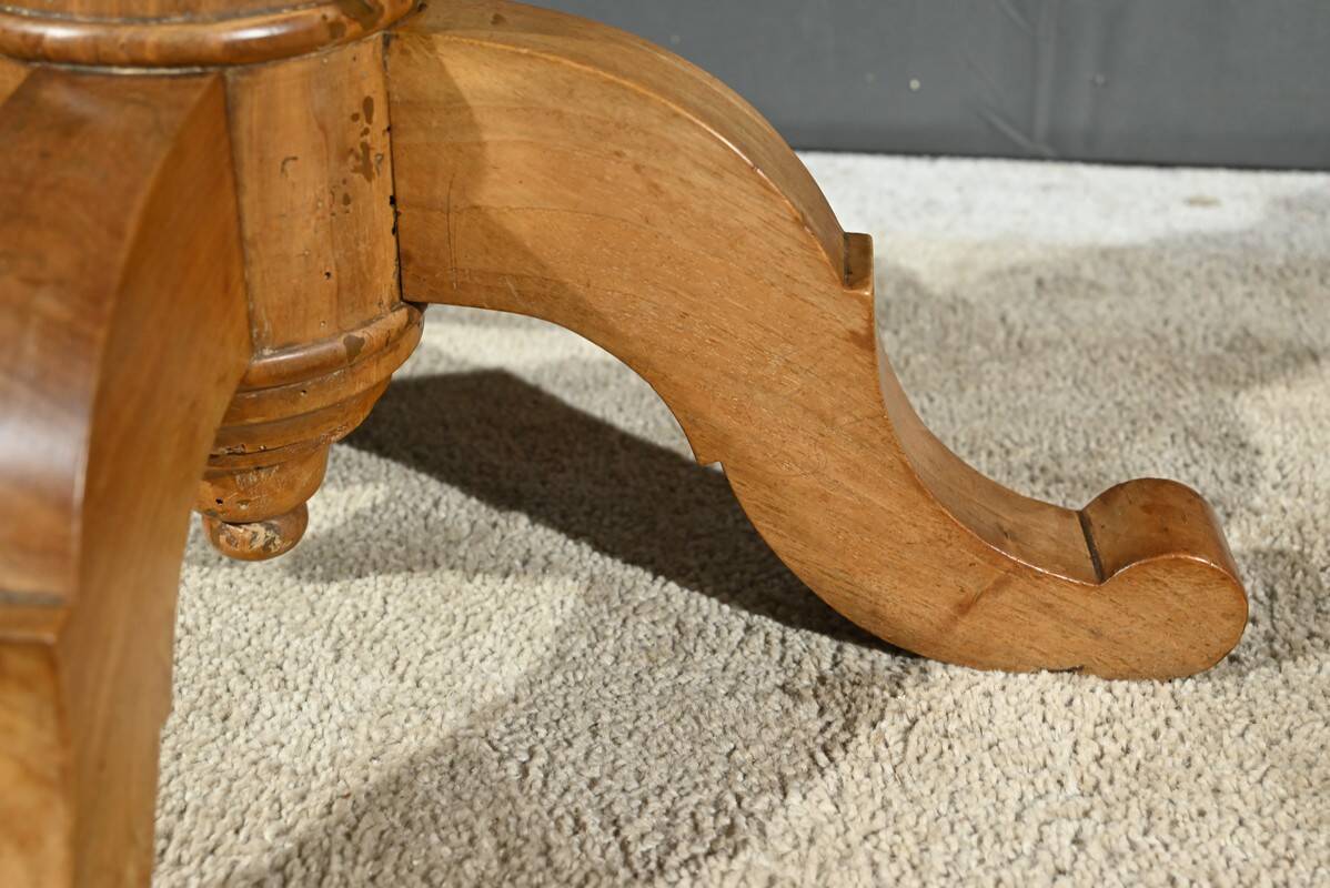 Guéridon en noyer, époque Louis Philippe, 2ème partie du XIXème s.