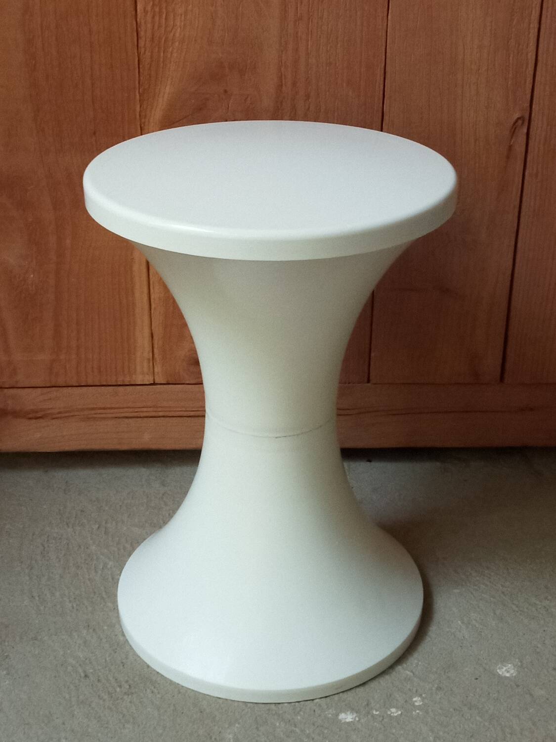 White tam-tam stool, Stamp edition