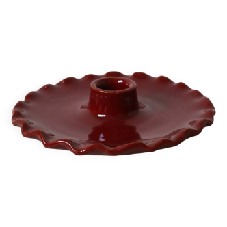 Burgundy ceramic candle holder with serrated plate