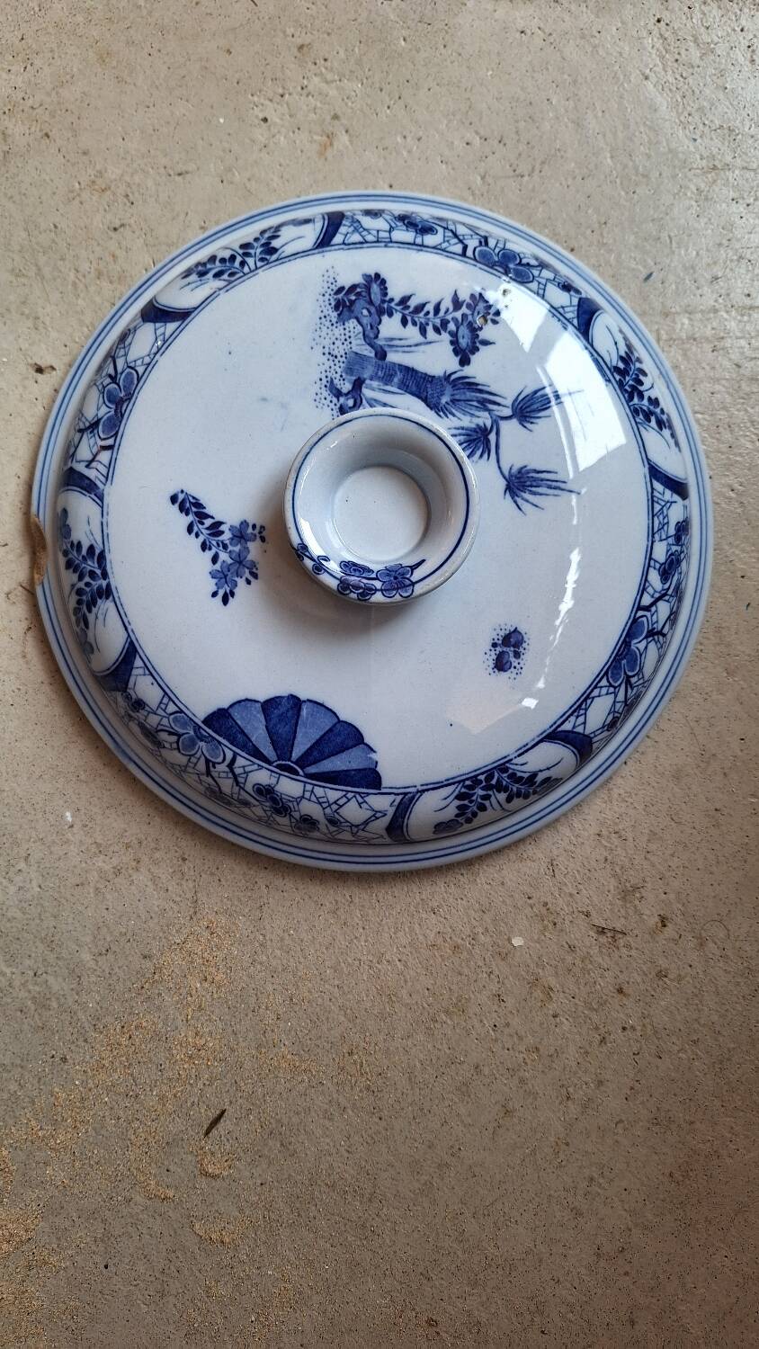 Japan model soup tureen by Creil and Montereau 19th century