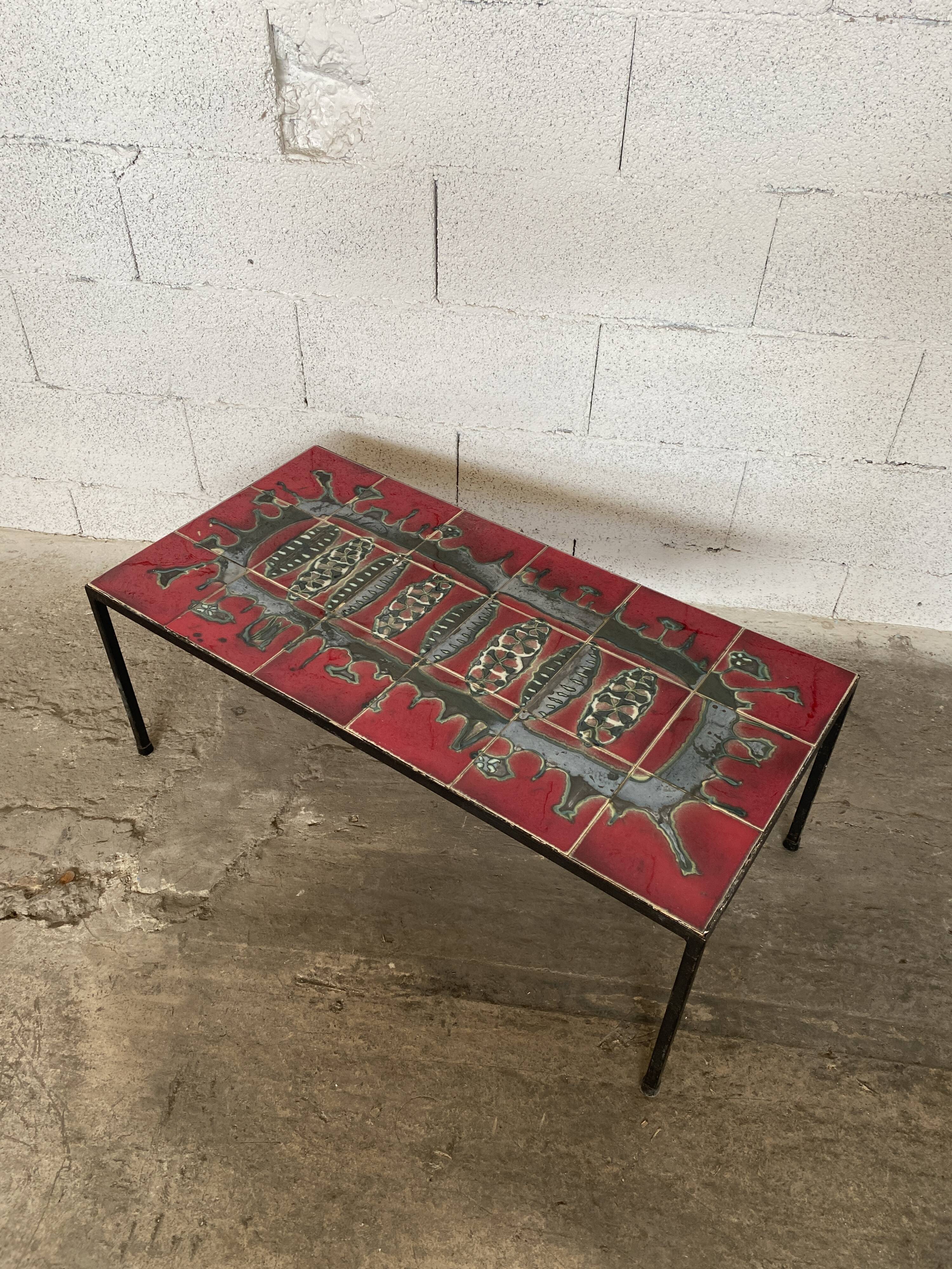 Table basse en ceramique et métal 1960 dans le goût de Roger Capron