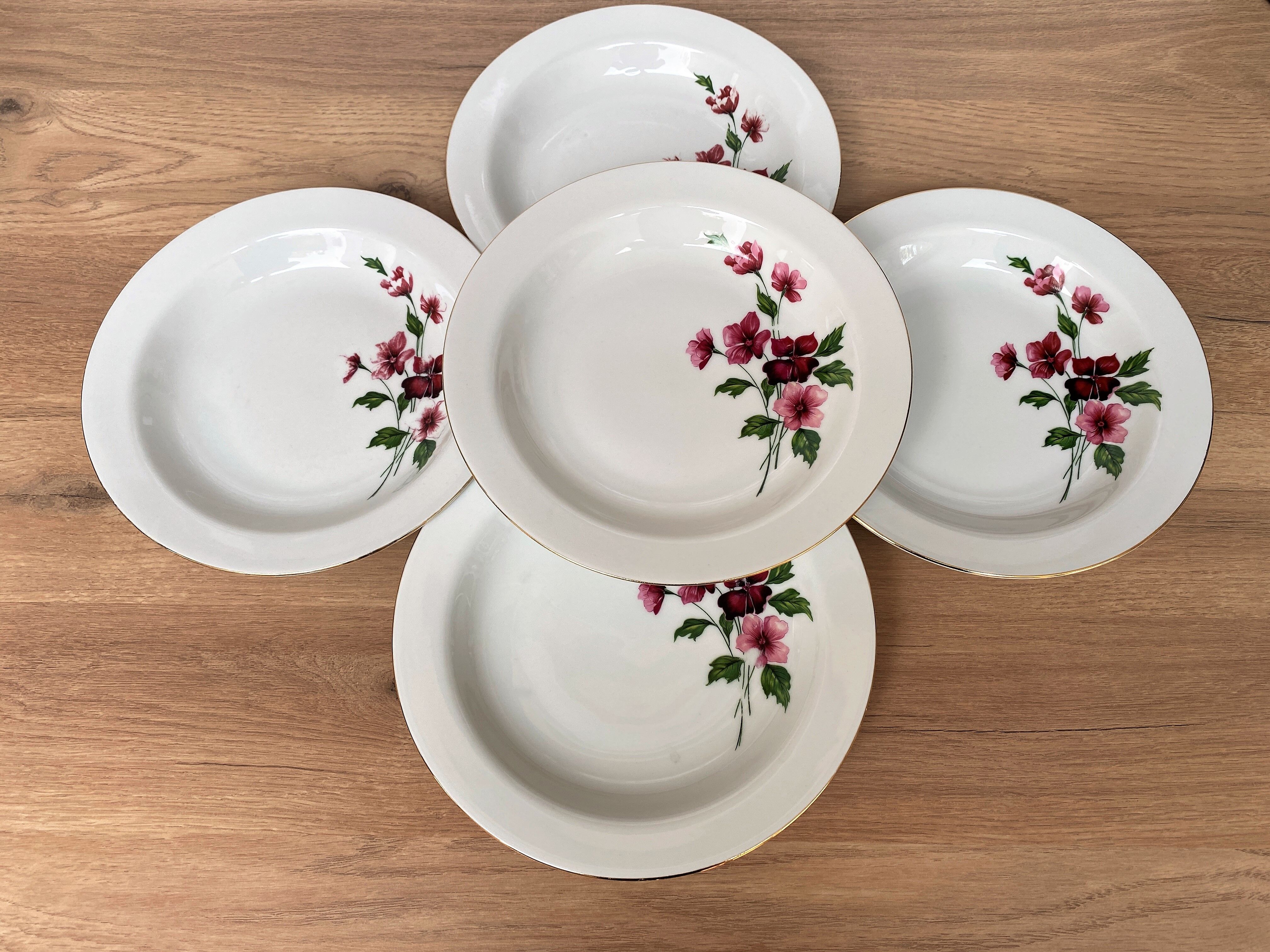 Set of 5 hollow porcelain plates