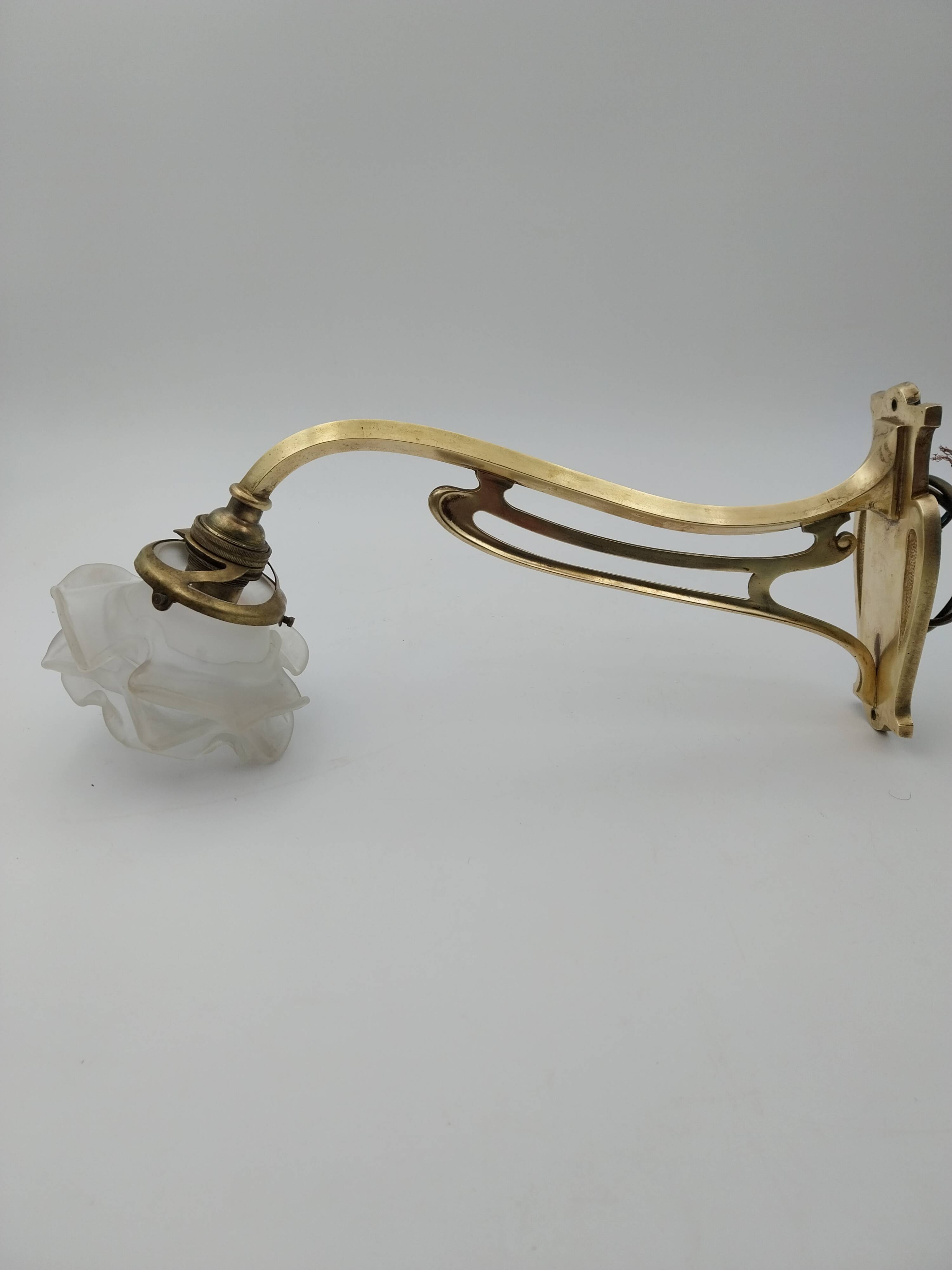 Art Nouveau bronze wall lamp with its rose-shaped glass paste tulip