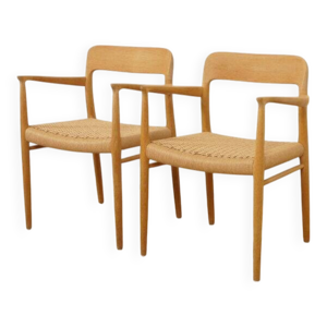 2 chaises de salle à