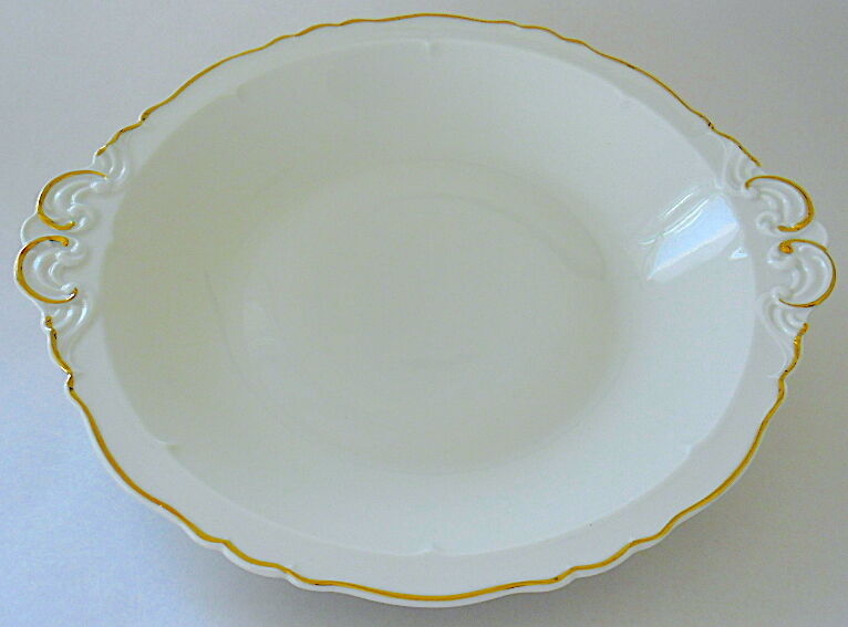 Hollow dish in white porcelain, golden lip.