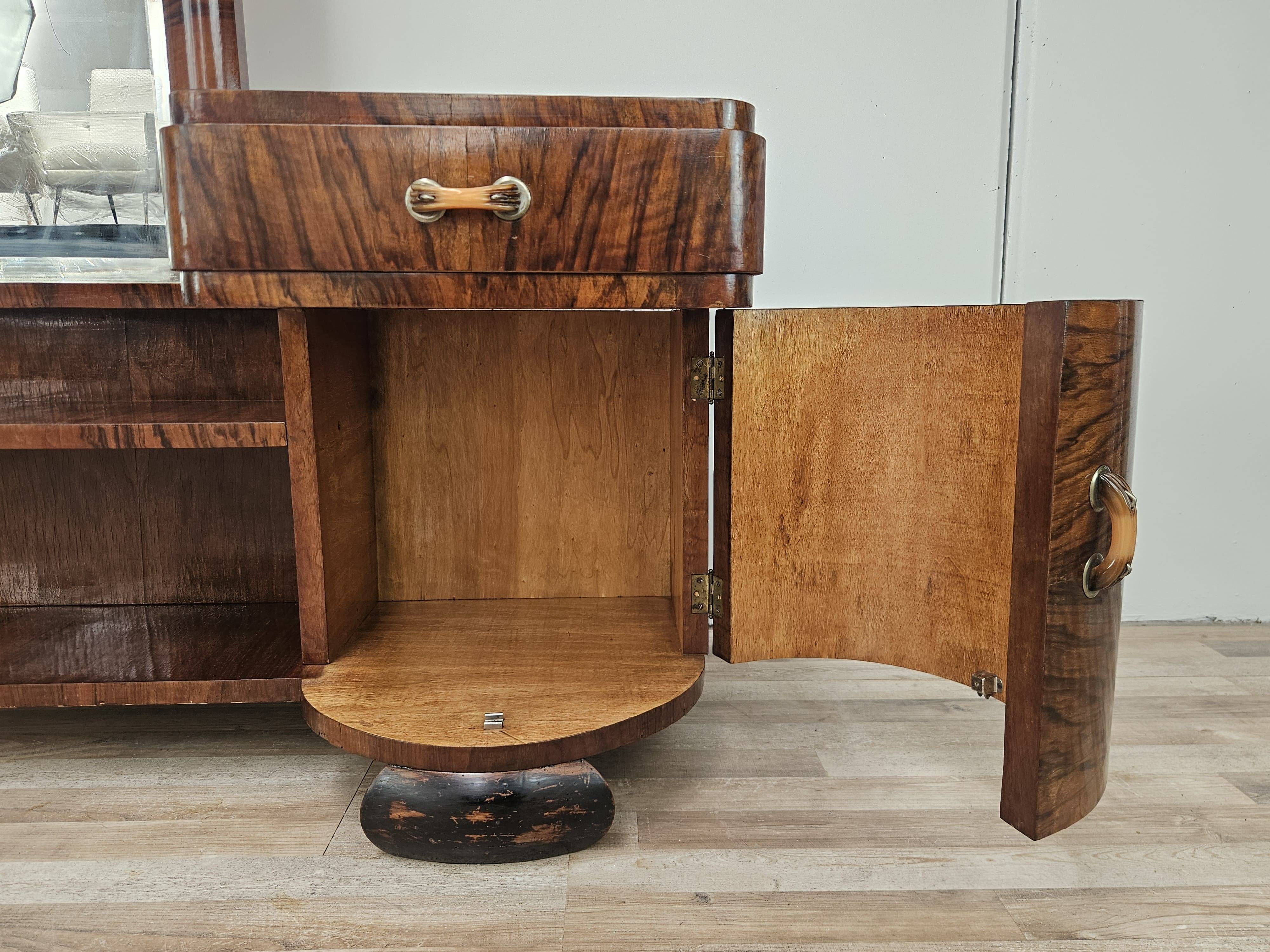 Art Decò dressing table in walnut root with mirror