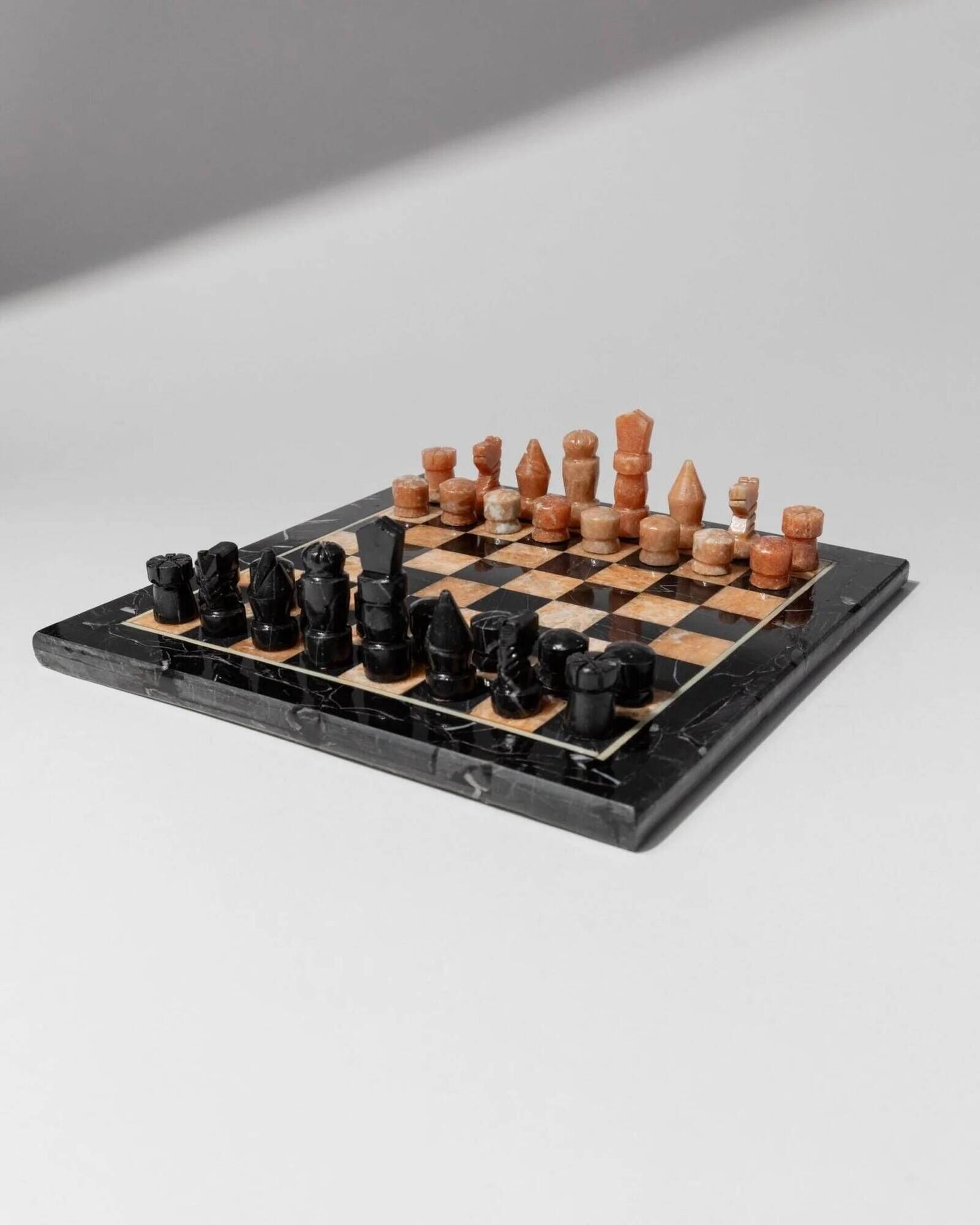Vintage Peach-and-Black Marble Chessboard with Stone Pieces, Italian 1960s Design – Elegant Gift