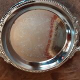 Set of 2 metal dishes