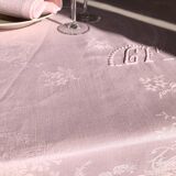 Nappe damassée ancienne en lin baby rose
