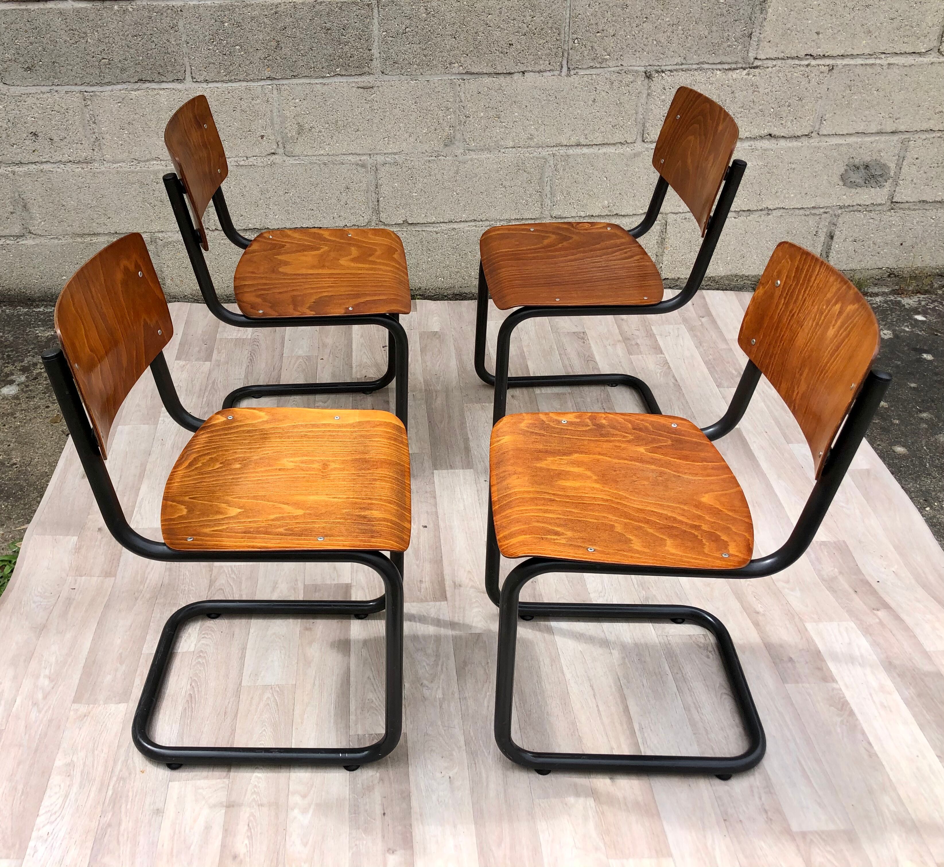 Lot de 4 chaises vintage Arhend Cantilever