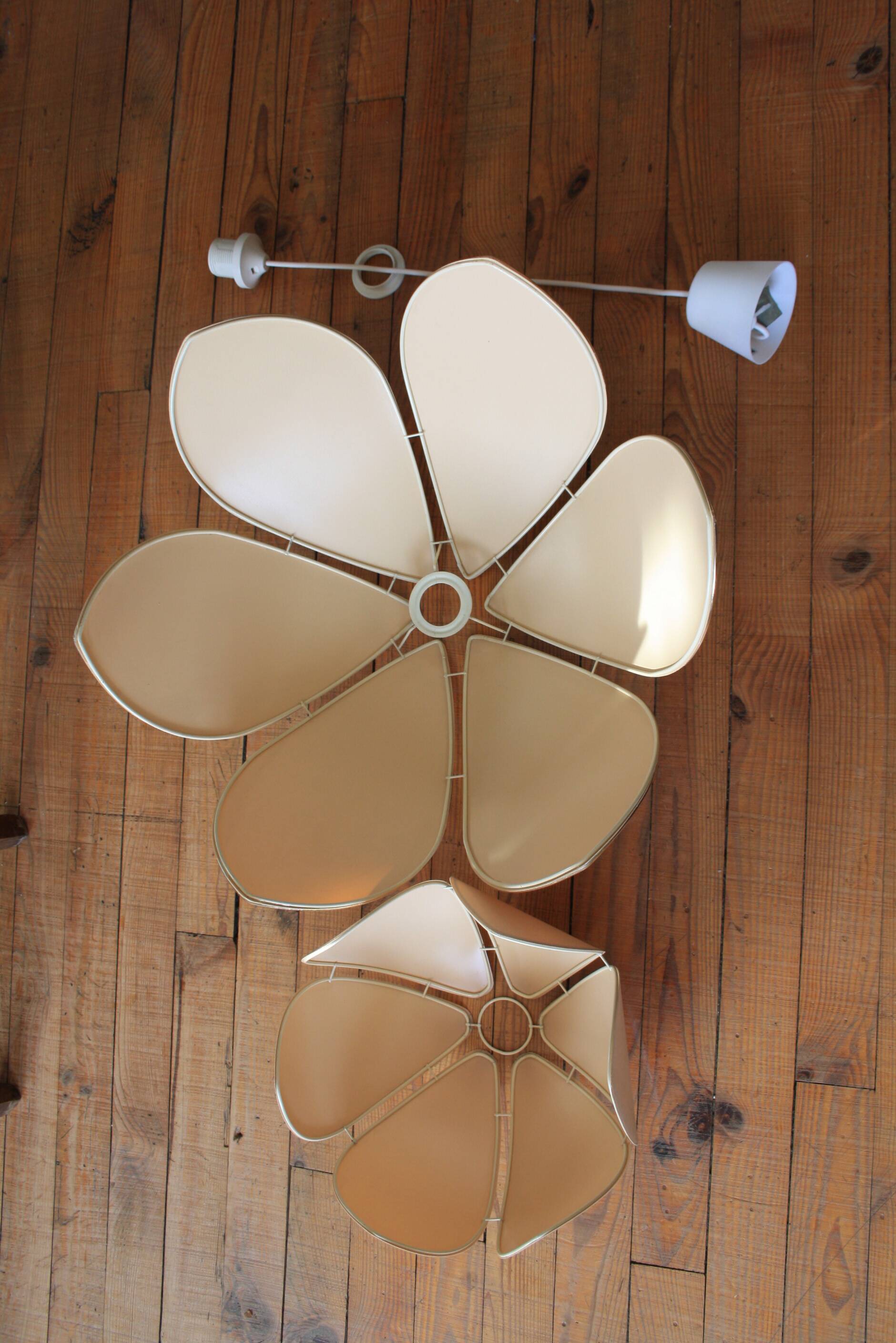 Lotus flower pendant, petals