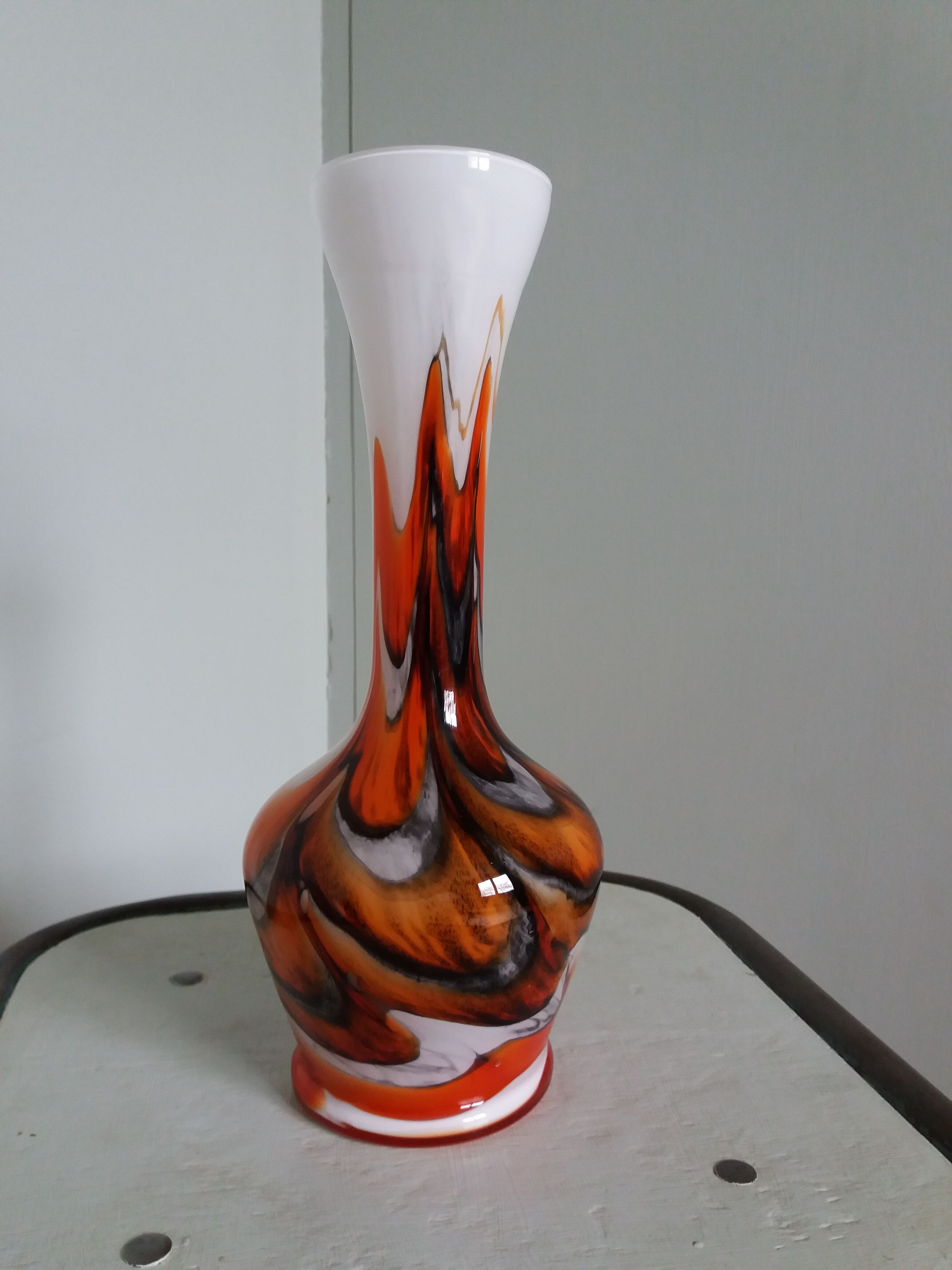 Vetreria Barbieri vase from Empoli in Italy in opaline glass from Florence