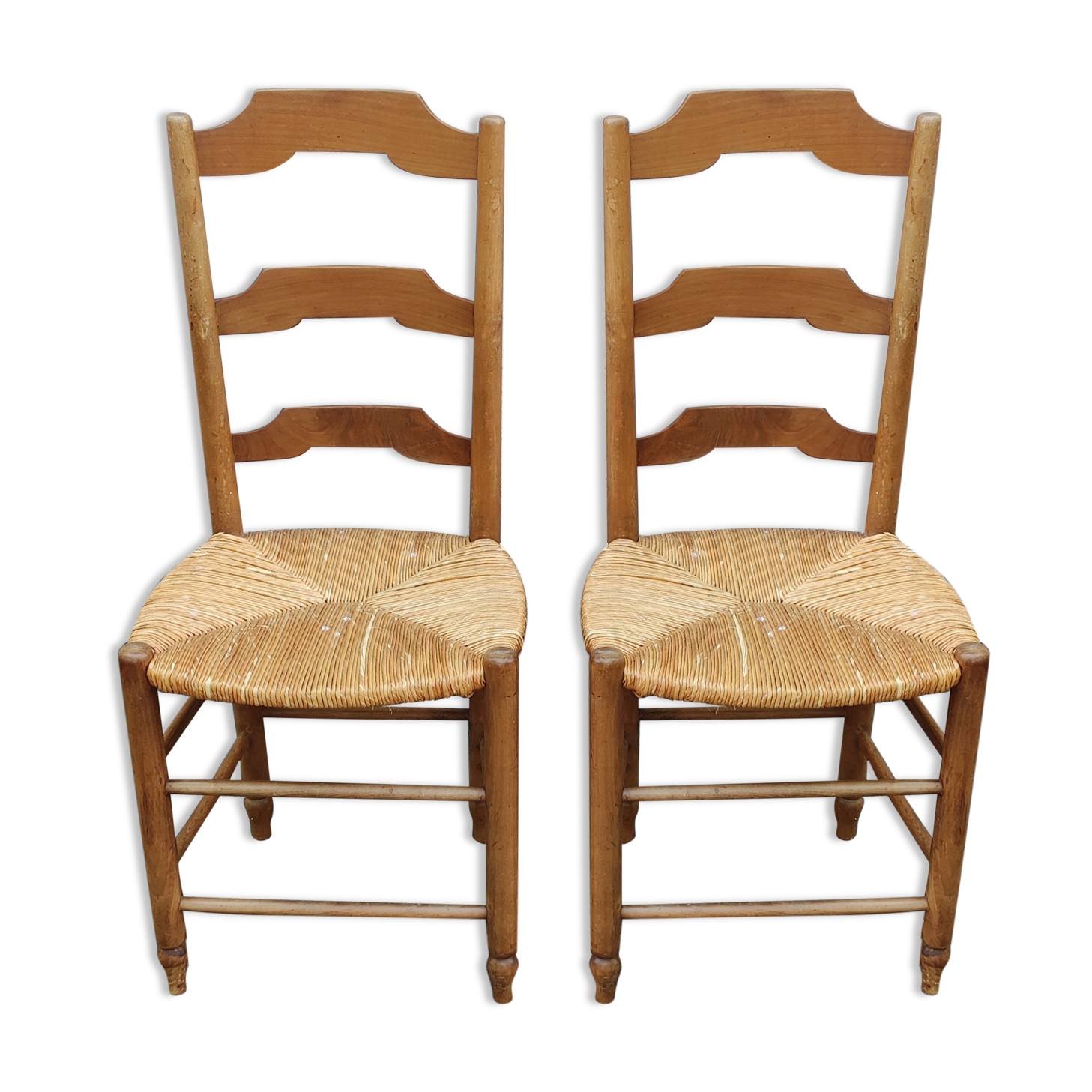 Paire de chaises paillées vintage en merisier