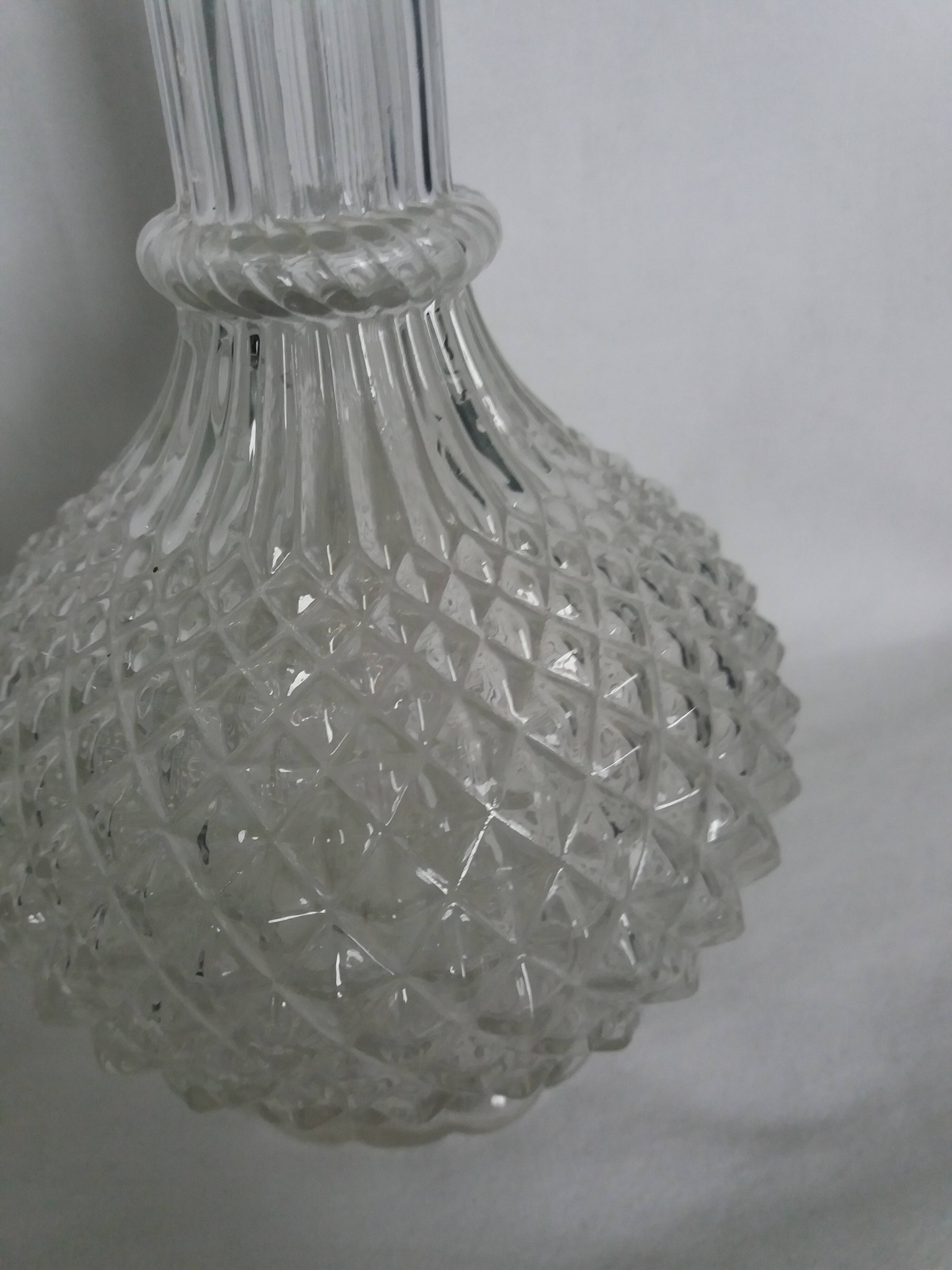 Glass carafe vase with pineapple diamond point decoration
