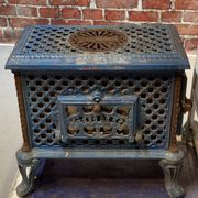 Poêle à bois en fonte et céramique bleu, de la marque Chauffette