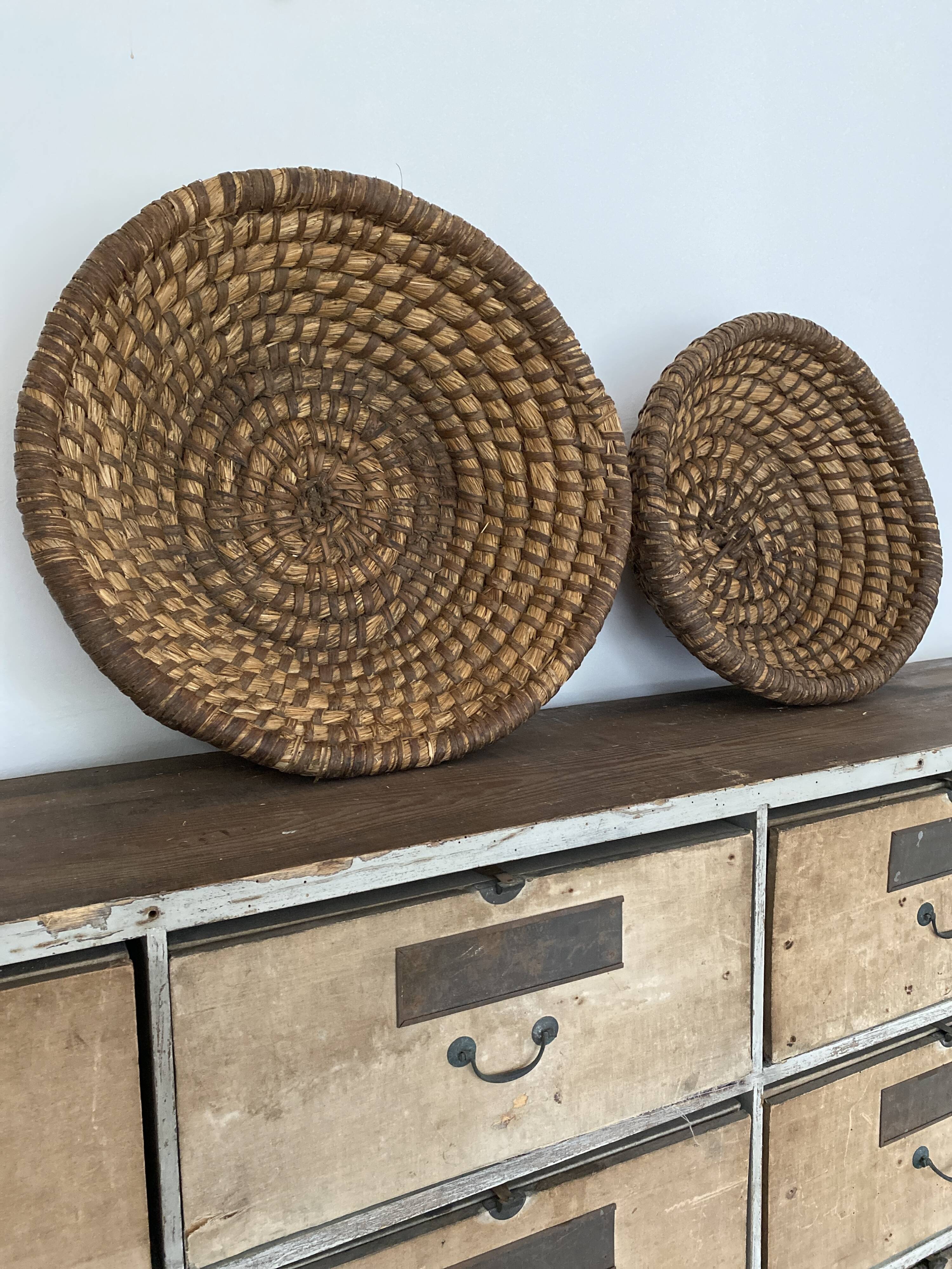 Duo of vintage bread baskets 46 cm and 48 cm in rye straw, baker's bread basket