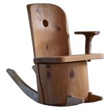 Unique sculptural rocking chair by the Finnish Matti Martikka in solid pine, 1960s.