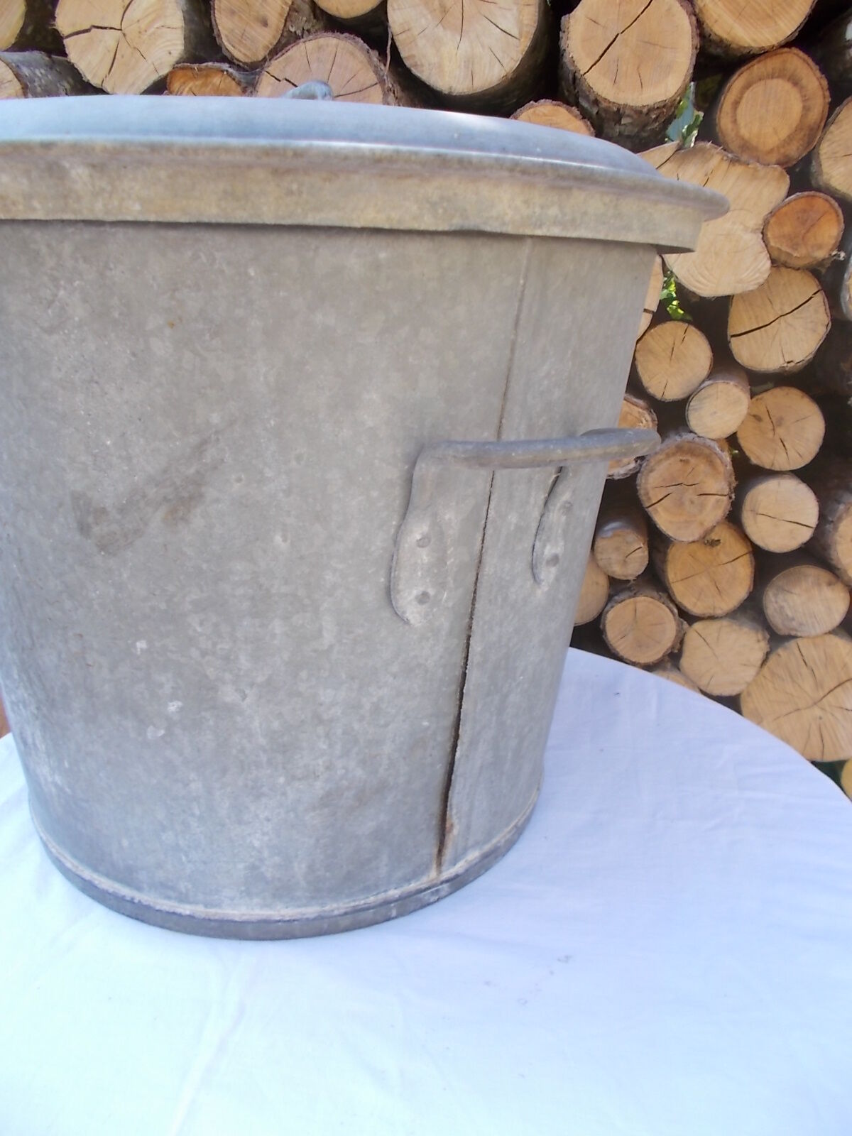 Zinc bucket