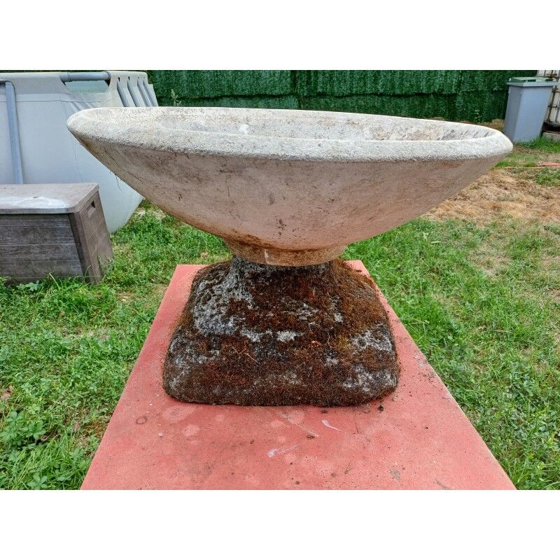 Round basin in reconstituted stone