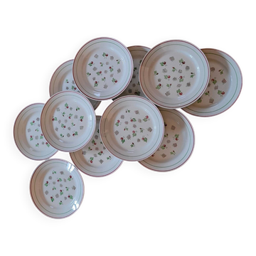 11 dinner plates decorated with stylized roses. 1950s. 11 dinner plates