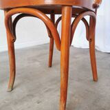 Fauteuil vintage en bois courbé : chaise de pub irlandaise en similicuir rouge des années 1970