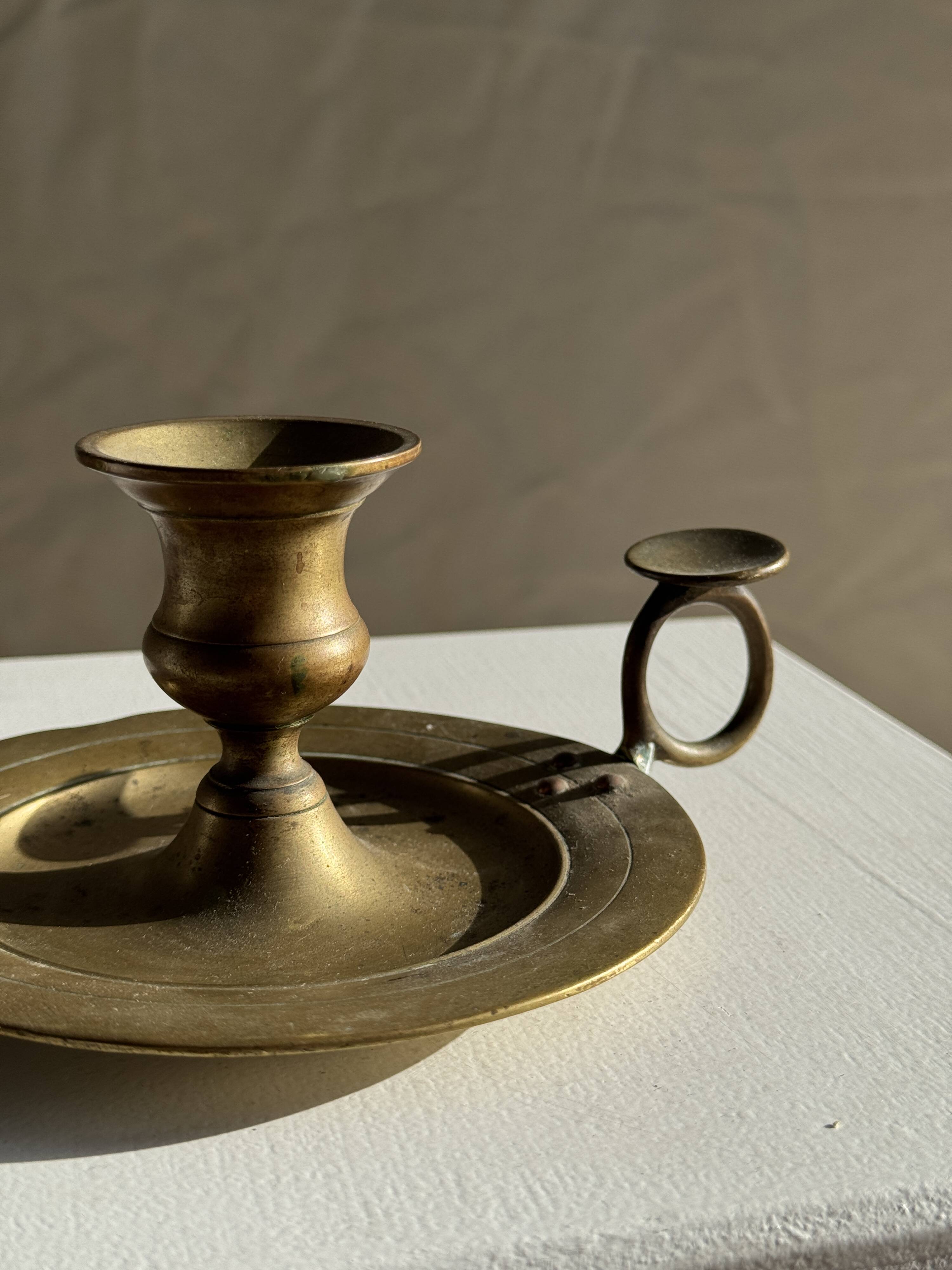 Antique gold hand candlestick with a handle fixed by 3 rivets H8 D13