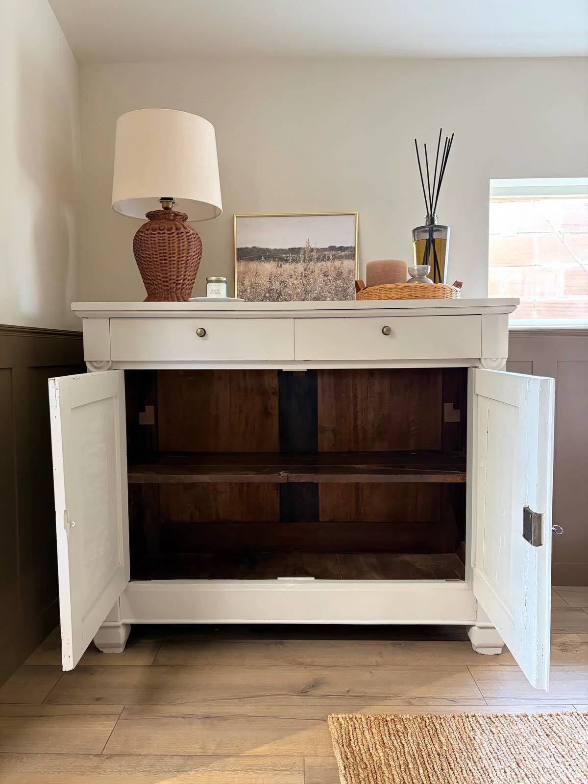 Buffet haut en bois peint - greige