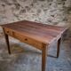 Table à manger française ancienne en merisier avec deux tiroirs, vers 1880–1920