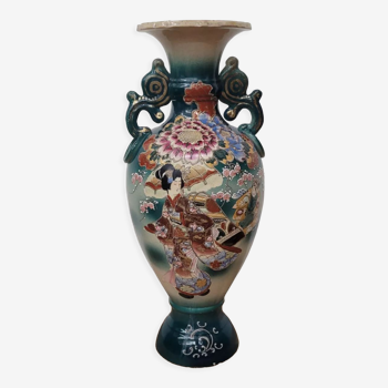 Vase japonais en porcelaine