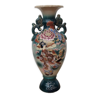 Vase japonais en porcelaine