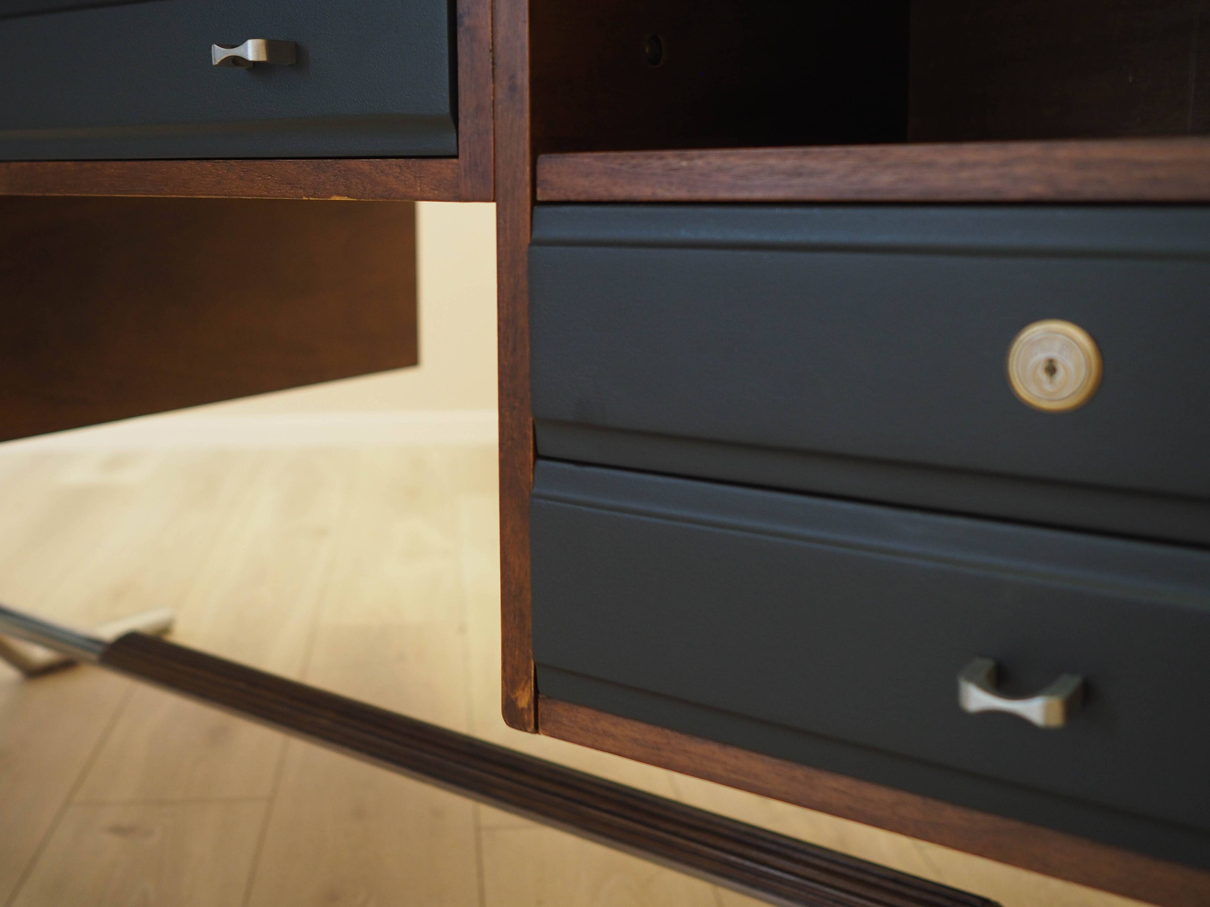 Bureau en noyer, Italie années 1970