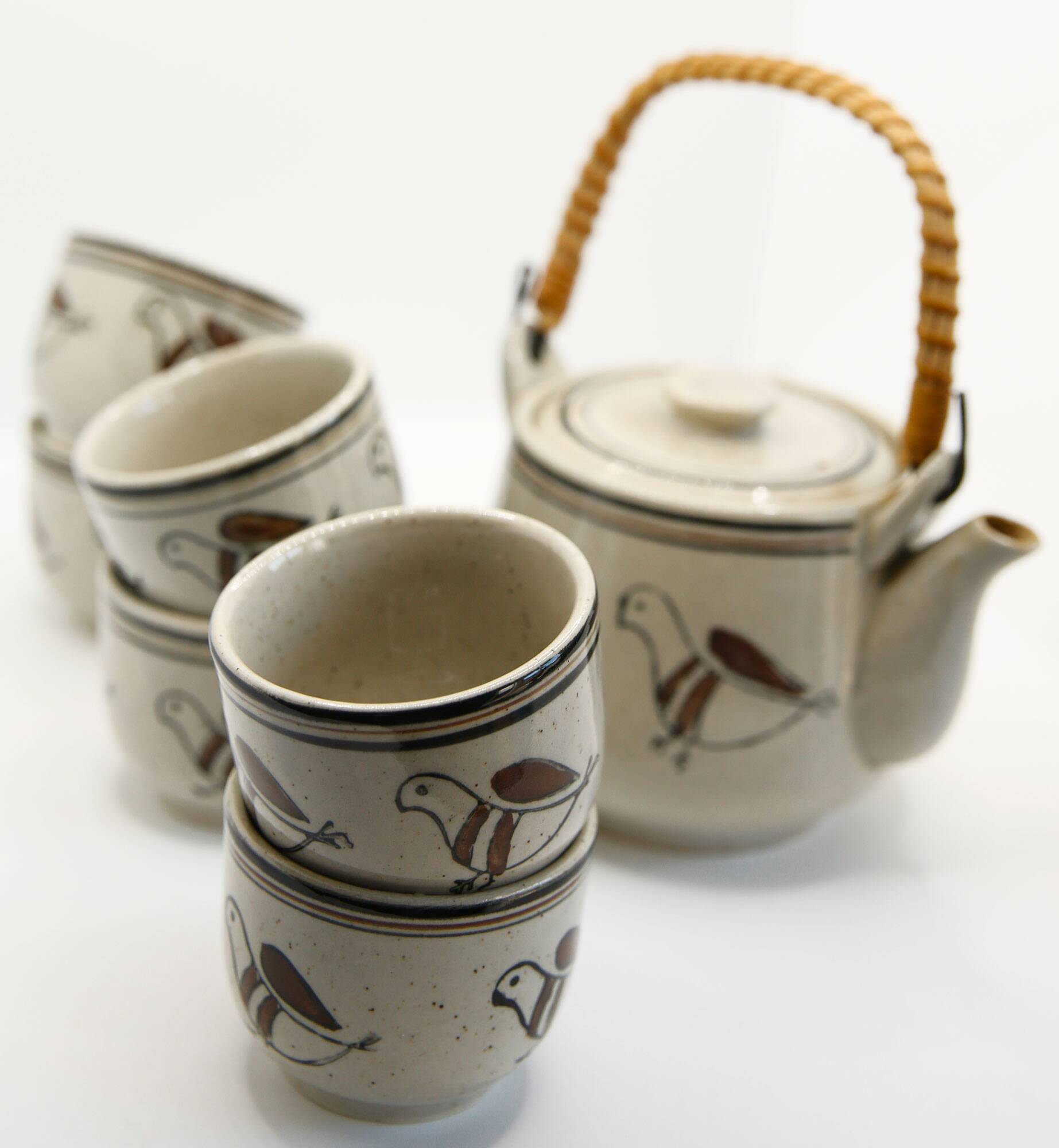 Teapot and its 6 cups with birds Seventies look made in Korea