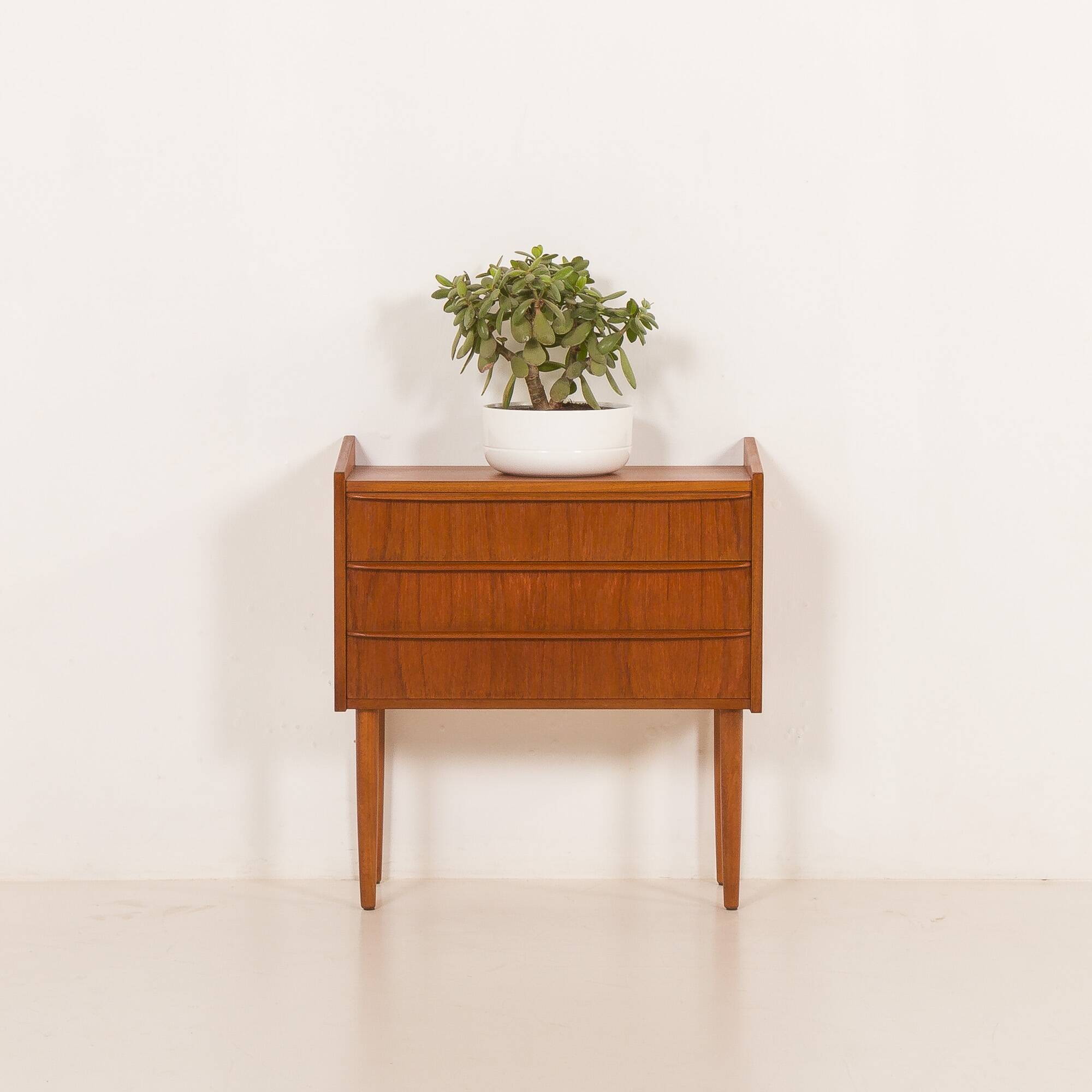 Commode danoise en teck, années 1960