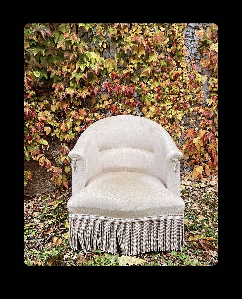 Old toad armchair in beige velvet