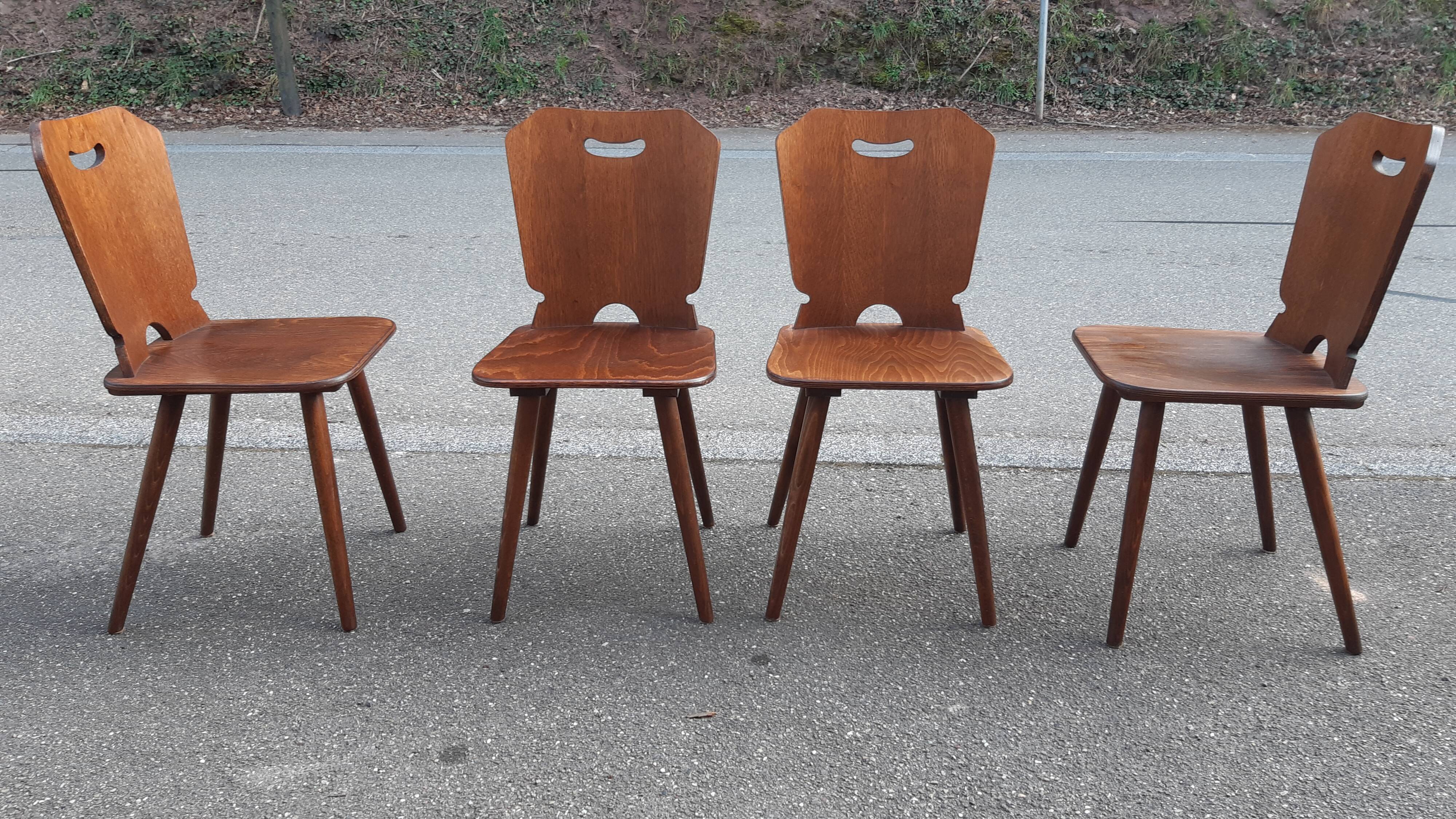 Chaises brutalistes bistrot