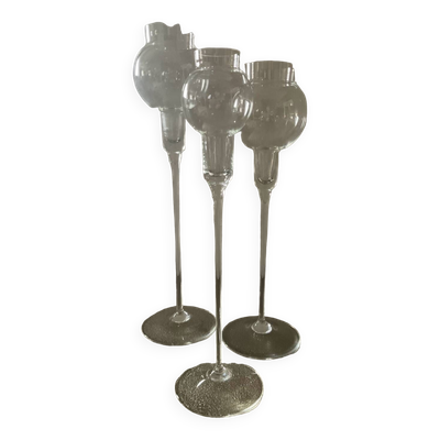 Trio de vases sur pied en verre soufflé
