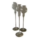 Trio de vases sur pied en verre soufflé