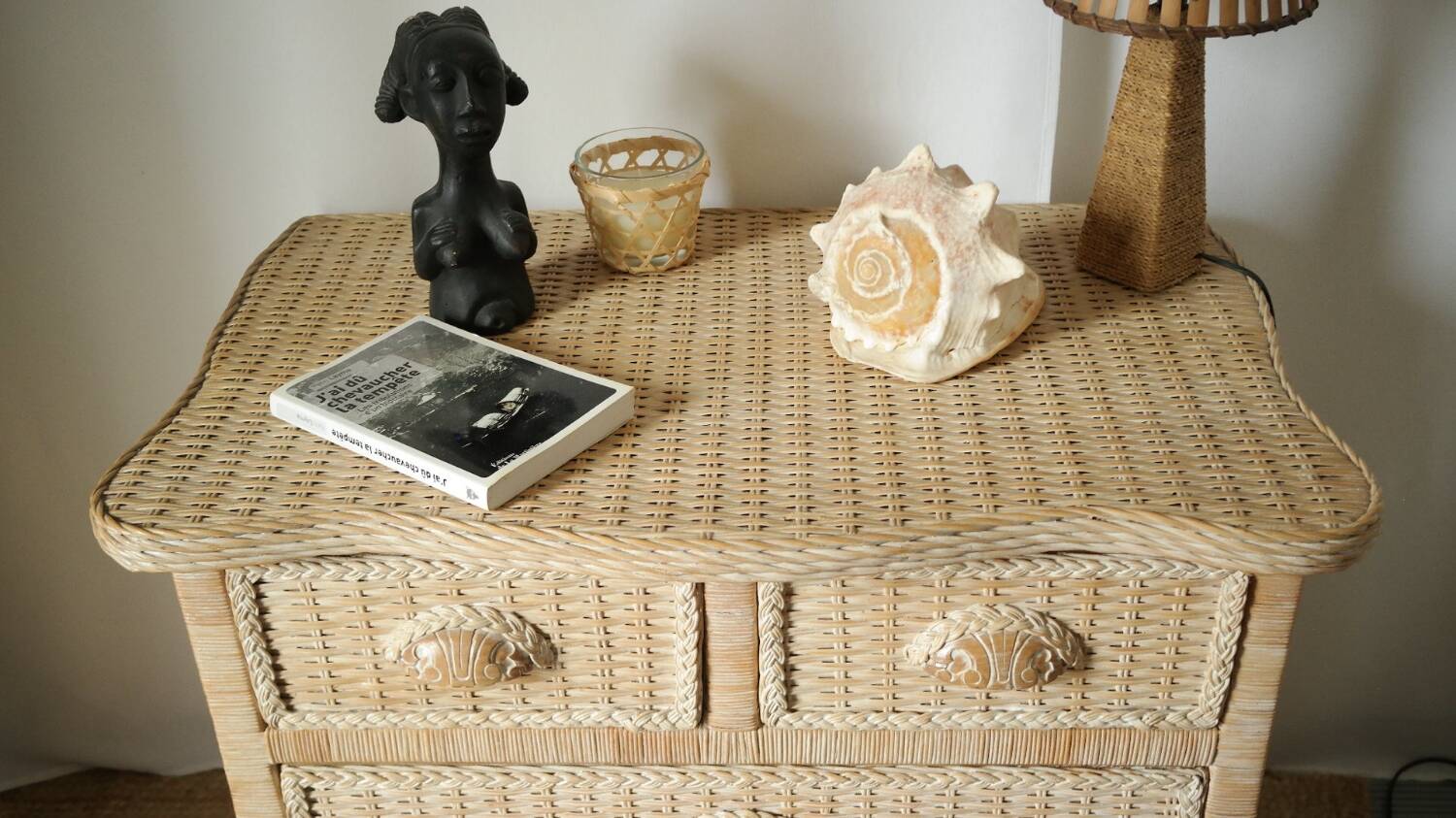 Commode en osier beige vintage
