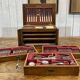 Ménagère anglaise en métal argenté dans son coffret en chêne - début XXème